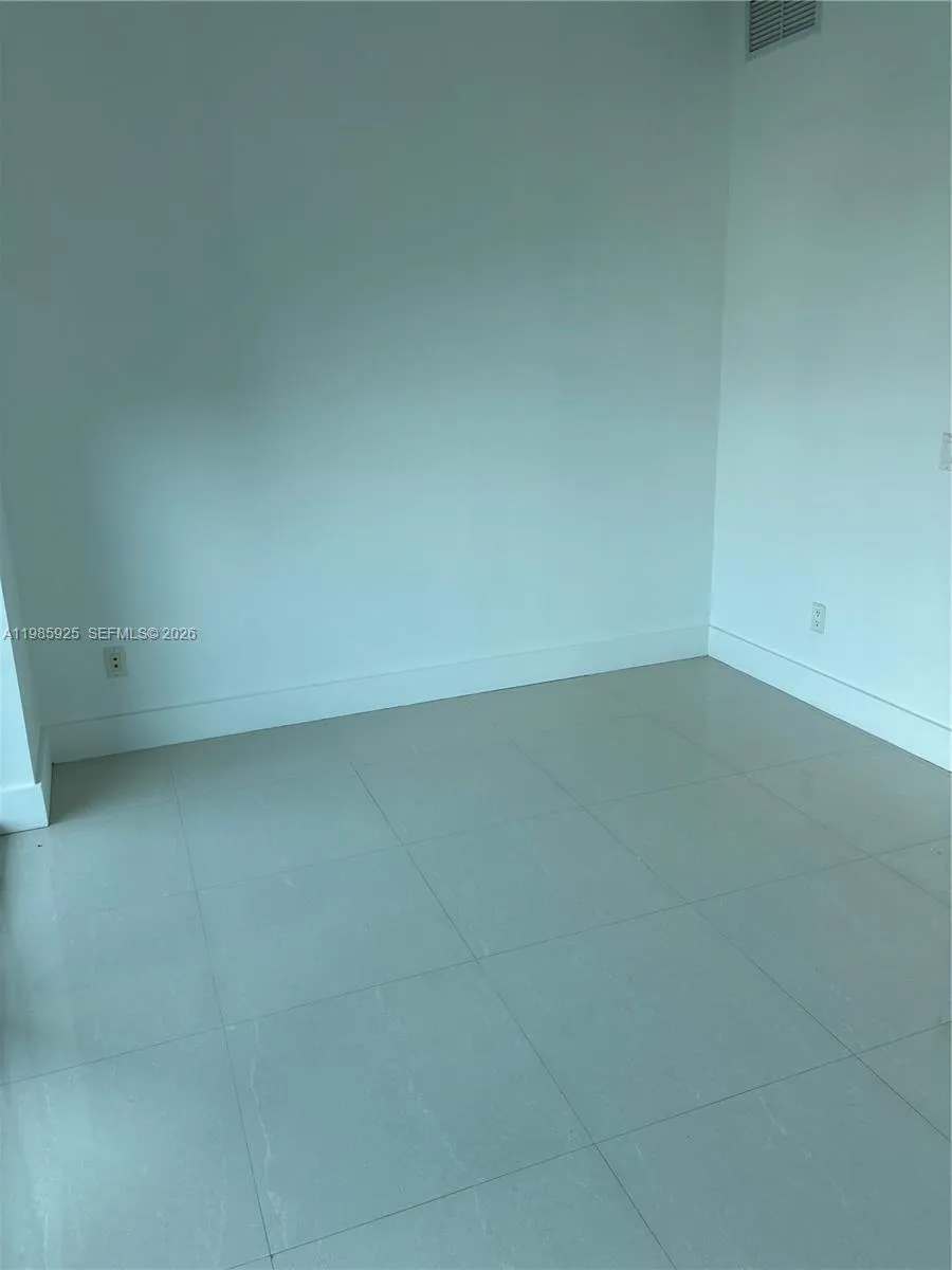 60 Sw 13 St 2007, Miami, Florida 33130, Miami, Florida 33130, 1 Bedroom Bedrooms, ,1 BathroomBathrooms,Residential Lease,For Rent,60 Sw 13 St 2007, Miami, Florida 33130,A11985925