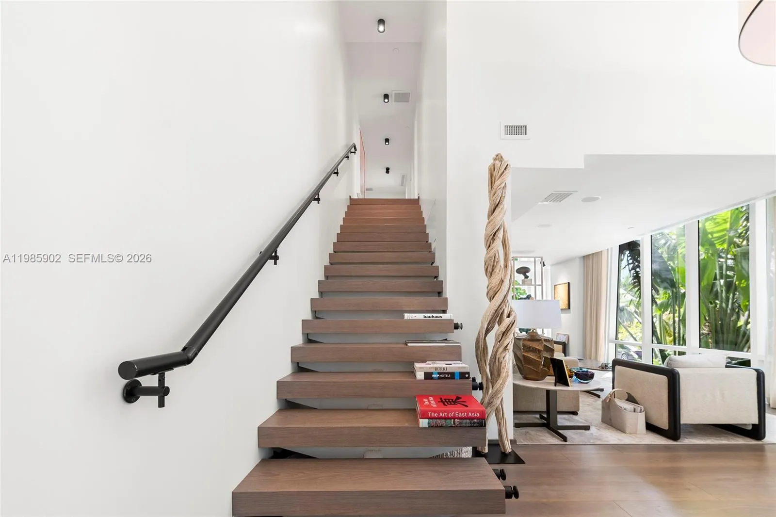 Access to second floor