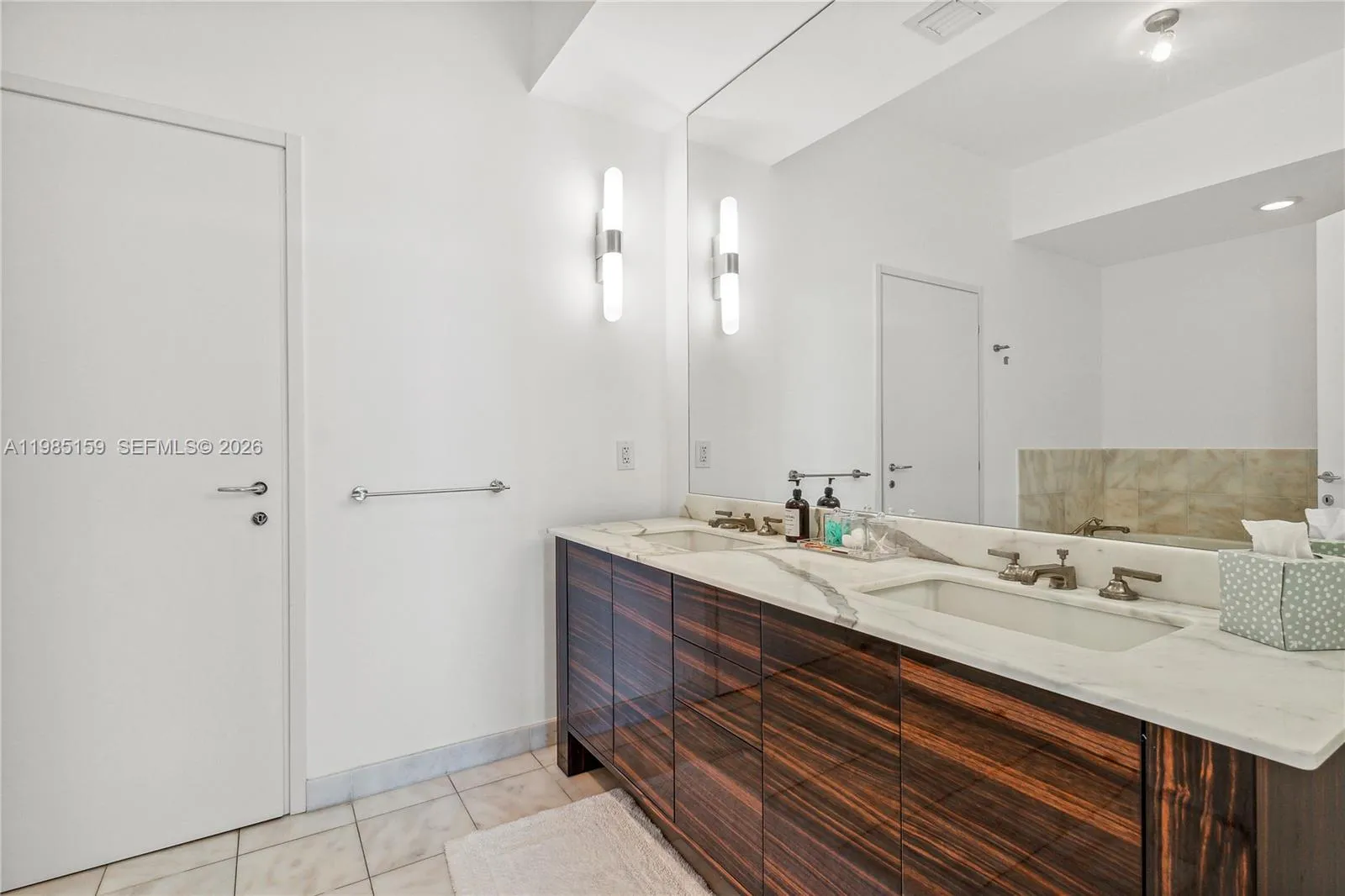 50 S Pointe Dr 805, Miami Beach, Florida 33139, Miami Beach, Florida 33139, 2 Bedrooms Bedrooms, ,2 BathroomsBathrooms,Residential Lease,For Rent,50 S Pointe Dr 805, Miami Beach, Florida 33139,A11985159