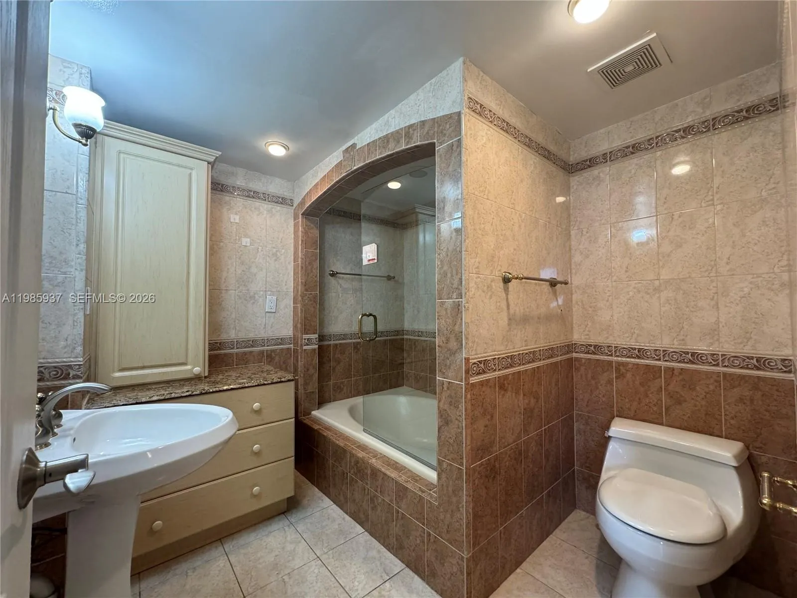 2555 Collins Ave 2002, Miami Beach, Florida 33140, Miami Beach, Florida 33140, 2 Bedrooms Bedrooms, ,2 BathroomsBathrooms,Residential,For Sale,2555 Collins Ave 2002, Miami Beach, Florida 33140,A11985937
