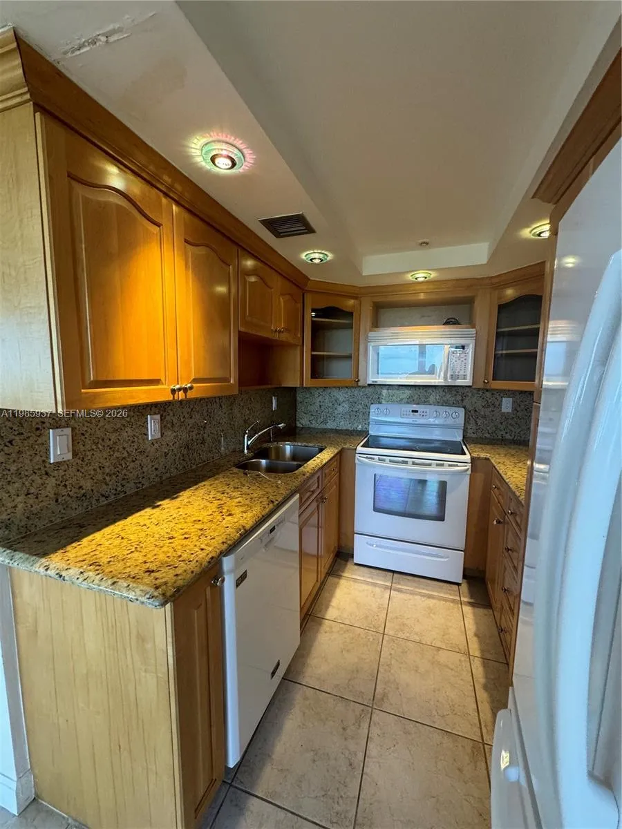 2555 Collins Ave 2002, Miami Beach, Florida 33140, Miami Beach, Florida 33140, 2 Bedrooms Bedrooms, ,2 BathroomsBathrooms,Residential,For Sale,2555 Collins Ave 2002, Miami Beach, Florida 33140,A11985937
