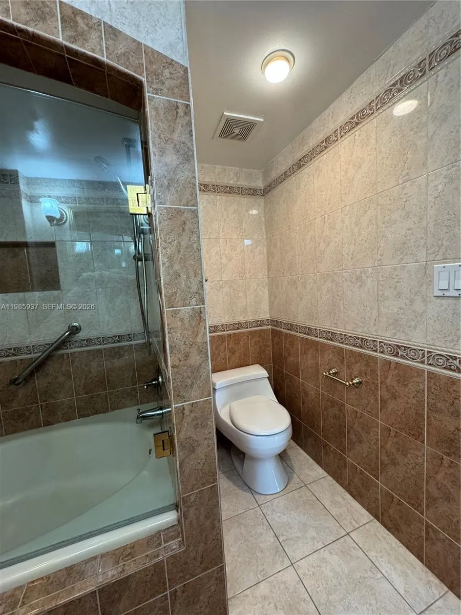 2555 Collins Ave 2002, Miami Beach, Florida 33140, Miami Beach, Florida 33140, 2 Bedrooms Bedrooms, ,2 BathroomsBathrooms,Residential,For Sale,2555 Collins Ave 2002, Miami Beach, Florida 33140,A11985937