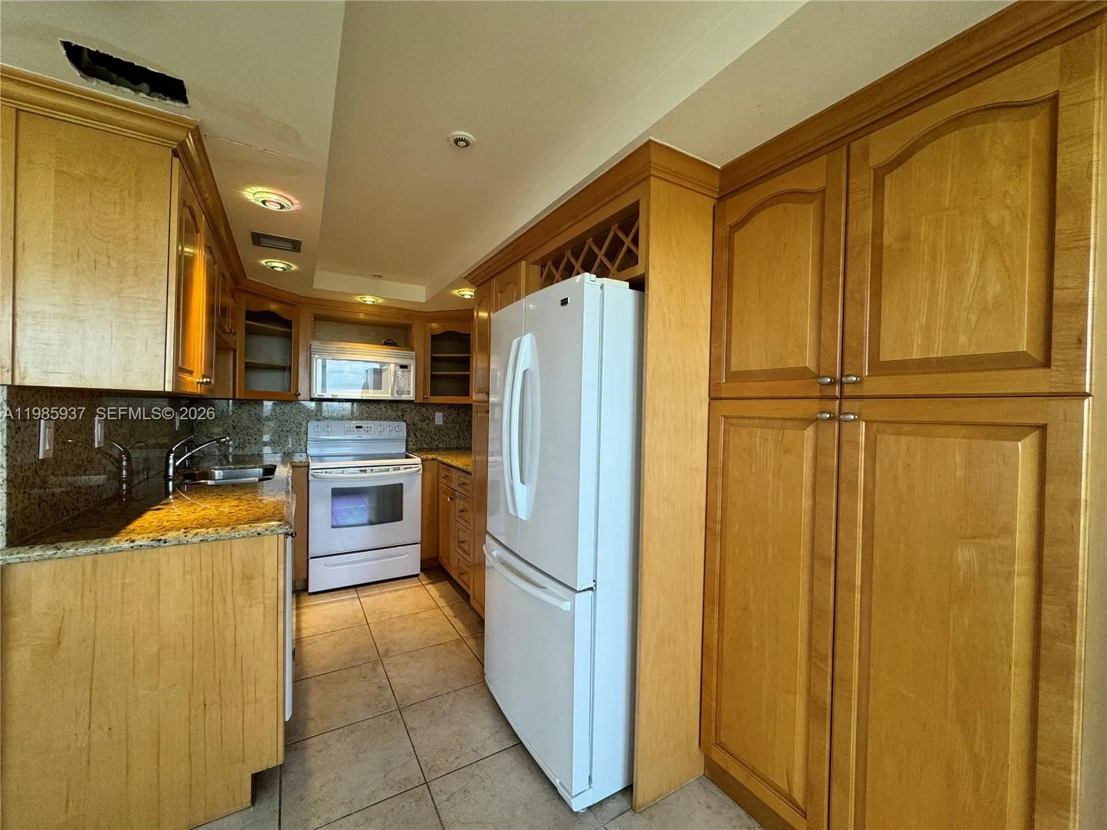 2555 Collins Ave 2002, Miami Beach, Florida 33140, Miami Beach, Florida 33140, 2 Bedrooms Bedrooms, ,2 BathroomsBathrooms,Residential,For Sale,2555 Collins Ave 2002, Miami Beach, Florida 33140,A11985937