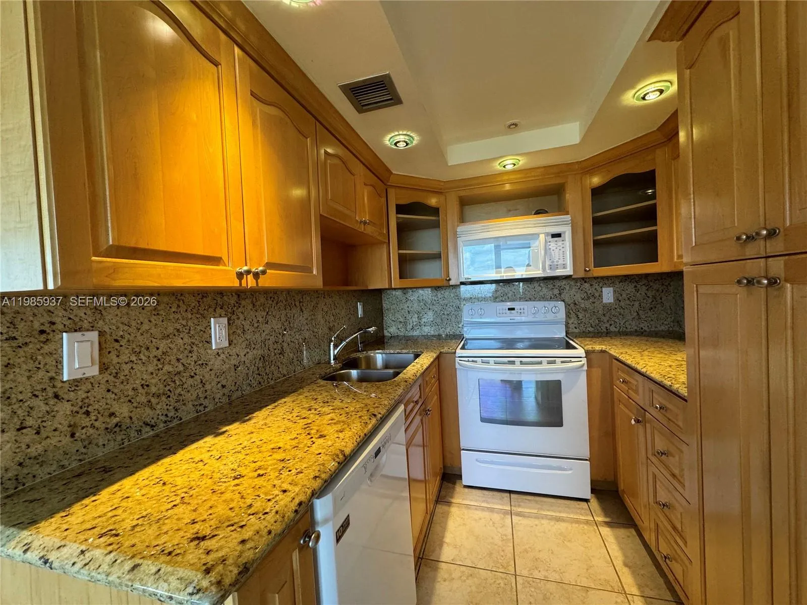 2555 Collins Ave 2002, Miami Beach, Florida 33140, Miami Beach, Florida 33140, 2 Bedrooms Bedrooms, ,2 BathroomsBathrooms,Residential,For Sale,2555 Collins Ave 2002, Miami Beach, Florida 33140,A11985937
