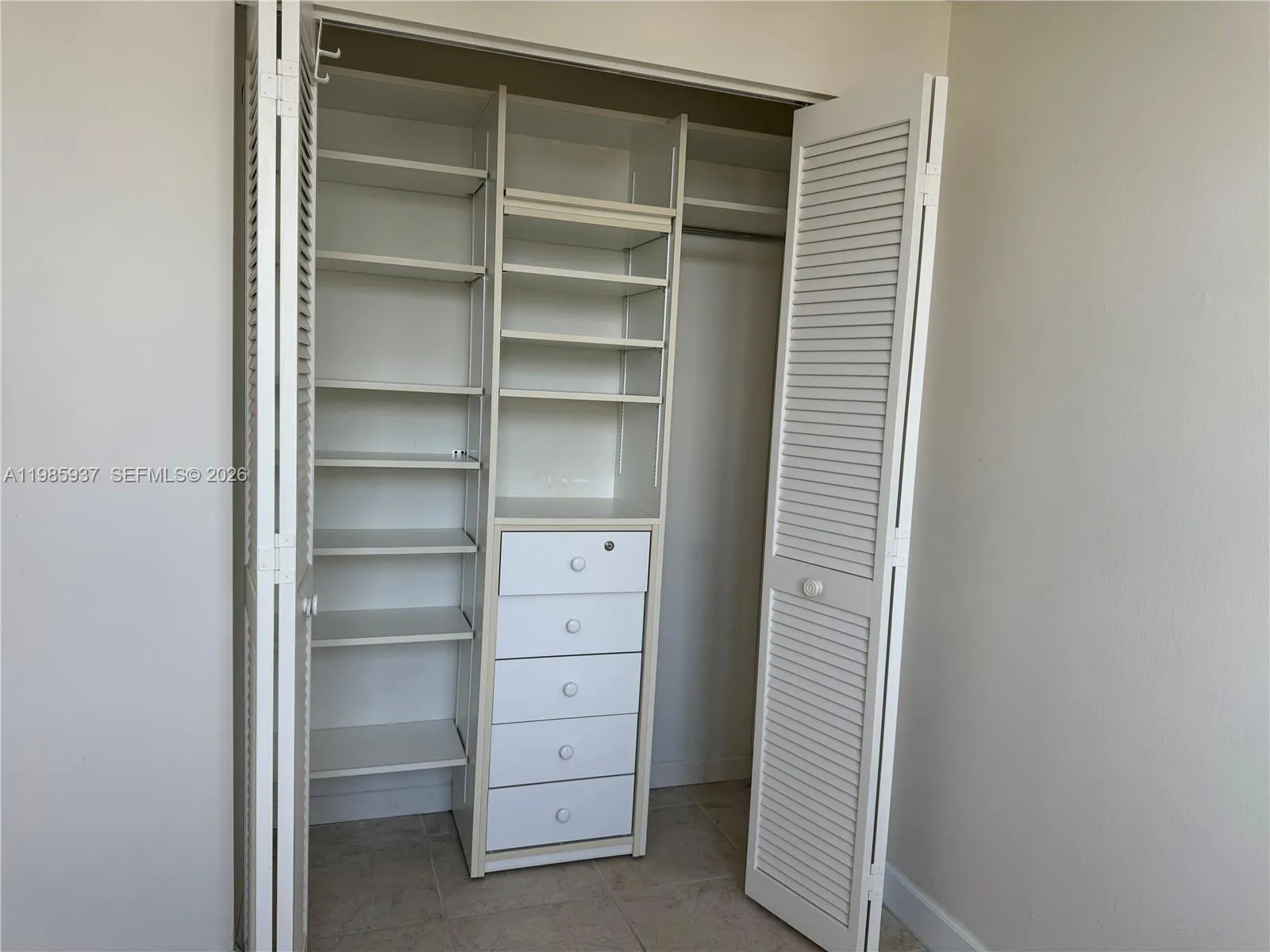 2555 Collins Ave 2002, Miami Beach, Florida 33140, Miami Beach, Florida 33140, 2 Bedrooms Bedrooms, ,2 BathroomsBathrooms,Residential,For Sale,2555 Collins Ave 2002, Miami Beach, Florida 33140,A11985937