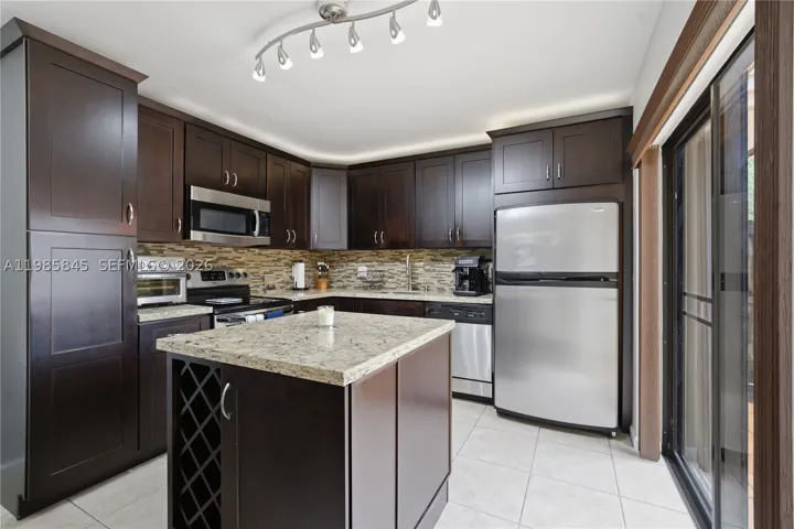 752 Nw 98th Way, Plantation, Florida 33324