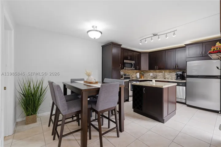 752 Nw 98th Way, Plantation, Florida 33324