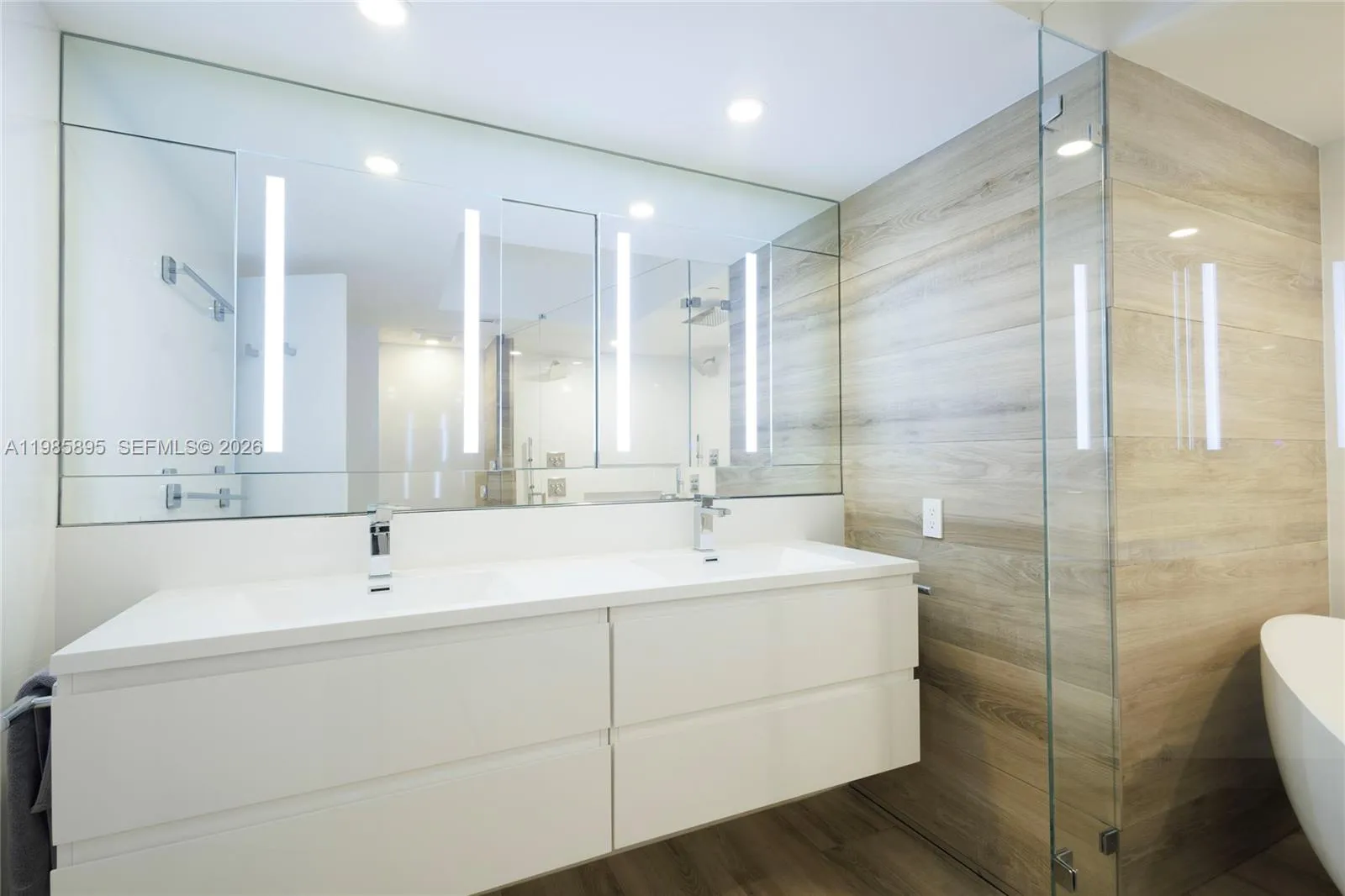 3640 Yacht Club Dr 1701, Aventura, Florida 33180, Aventura, Florida 33180, 3 Bedrooms Bedrooms, ,2 BathroomsBathrooms,Residential,For Sale,3640 Yacht Club Dr 1701, Aventura, Florida 33180,A11985895