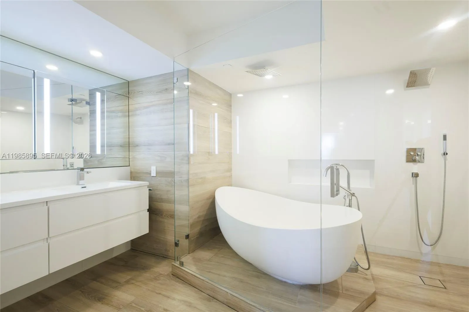 3640 Yacht Club Dr 1701, Aventura, Florida 33180, Aventura, Florida 33180, 3 Bedrooms Bedrooms, ,2 BathroomsBathrooms,Residential,For Sale,3640 Yacht Club Dr 1701, Aventura, Florida 33180,A11985895