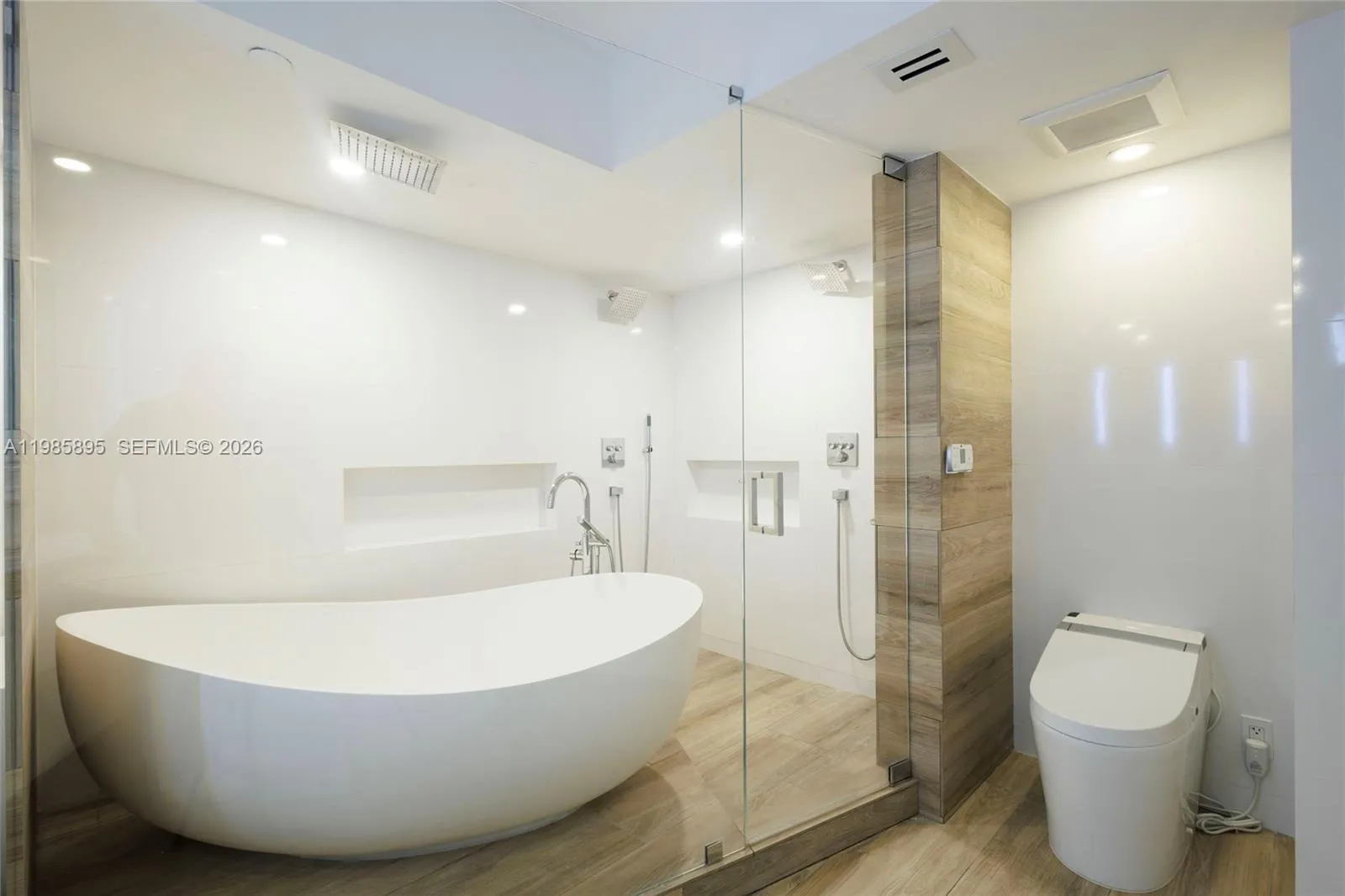 3640 Yacht Club Dr 1701, Aventura, Florida 33180, Aventura, Florida 33180, 3 Bedrooms Bedrooms, ,2 BathroomsBathrooms,Residential,For Sale,3640 Yacht Club Dr 1701, Aventura, Florida 33180,A11985895