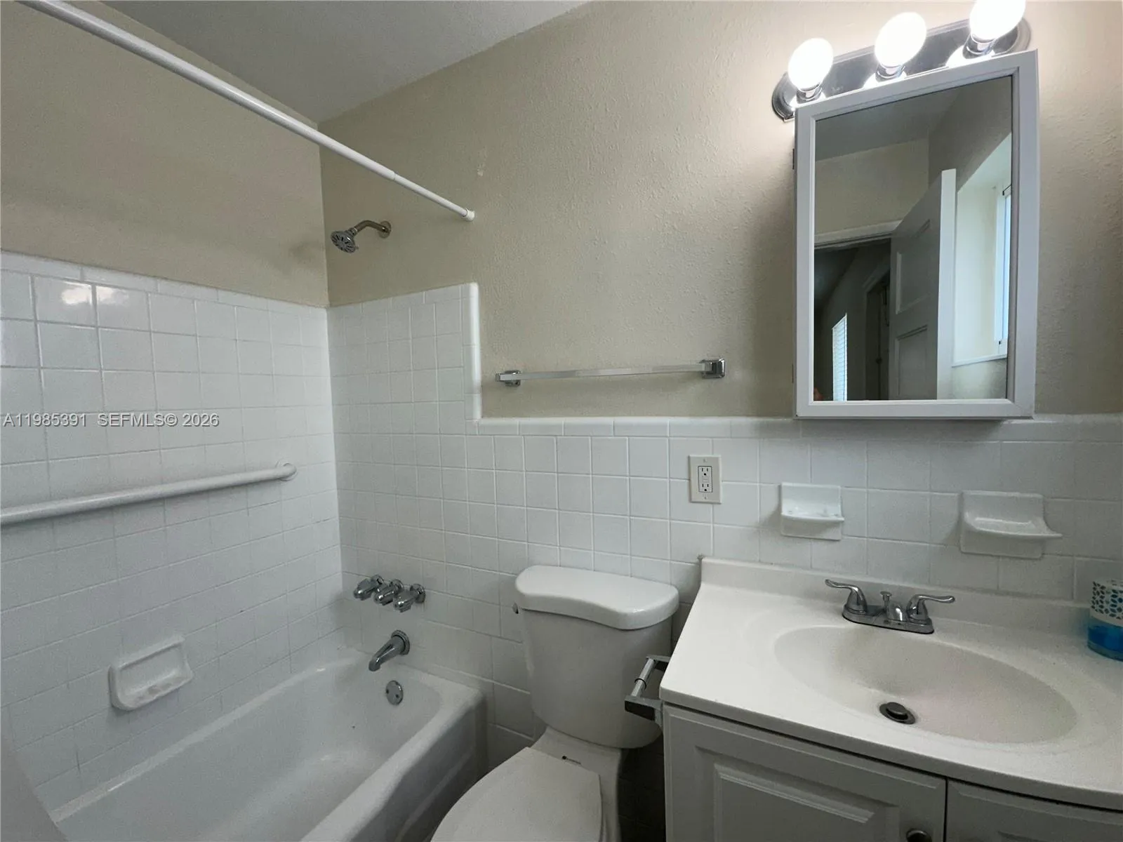 5901 Ne 18th Ave 2, Fort Lauderdale, Florida 33334, Fort Lauderdale, Florida 33334, 1 Bedroom Bedrooms, ,1 BathroomBathrooms,Residential Lease,For Rent,5901 Ne 18th Ave 2, Fort Lauderdale, Florida 33334,A11985391