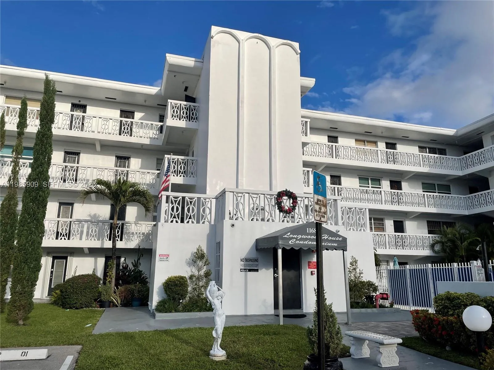 11685 Canal Dr 205, North Miami, Florida 33181, North Miami, Florida 33181, 1 Bedroom Bedrooms, ,1 BathroomBathrooms,Residential Lease,For Rent,11685 Canal Dr 205, North Miami, Florida 33181,A11985909