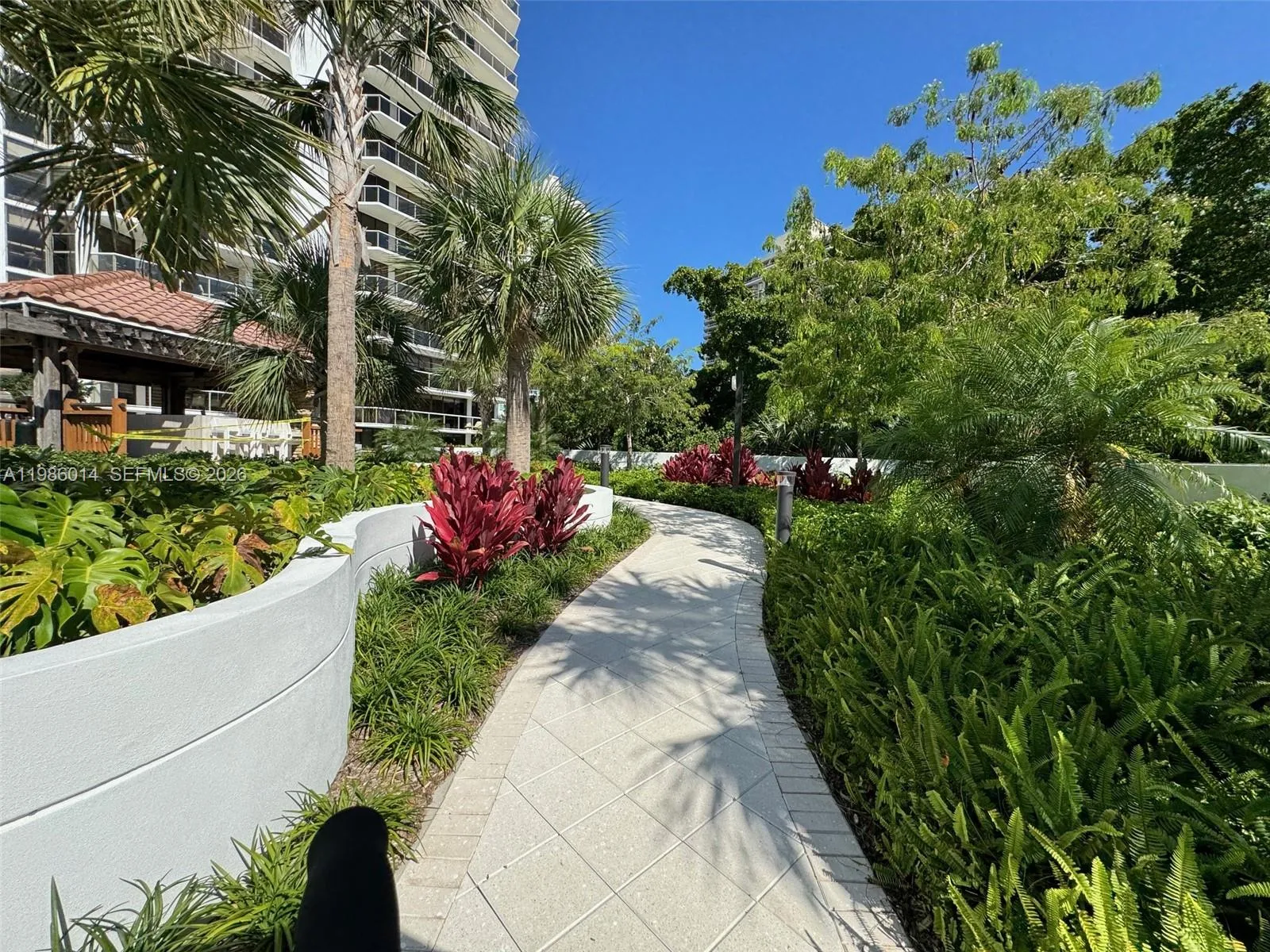 20281 E Country Club Dr 2405, Aventura, Florida 33, Aventura, Florida 33180, 2 Bedrooms Bedrooms, ,2 BathroomsBathrooms,Residential Lease,For Rent,20281 E Country Club Dr 2405, Aventura, Florida 33,A11986014