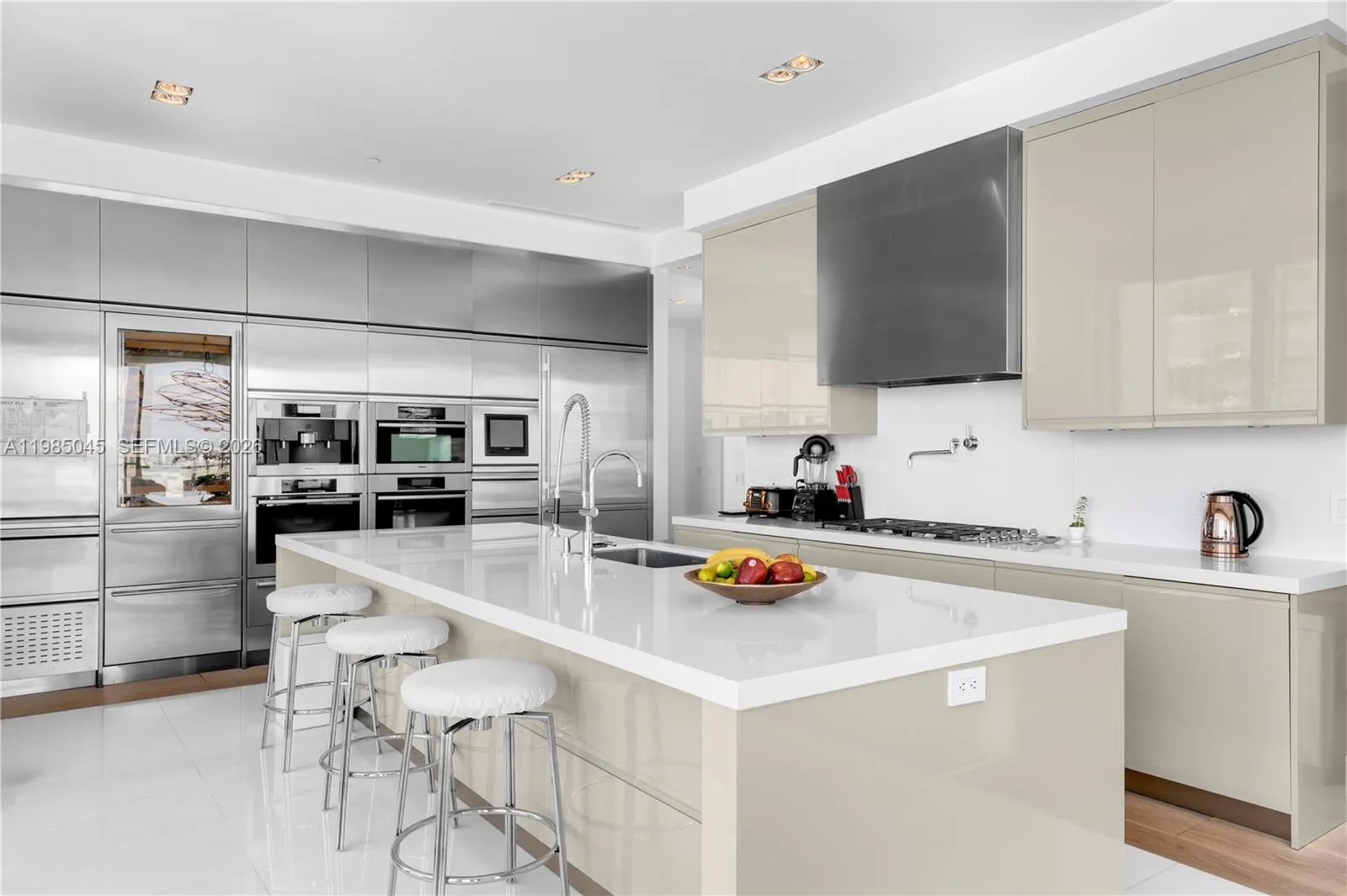 800 S Pointe Dr 901, Miami Beach, Florida 33139, Miami Beach, Florida 33139, 4 Bedrooms Bedrooms, ,3 BathroomsBathrooms,Residential,For Sale,800 S Pointe Dr 901, Miami Beach, Florida 33139,A11985045