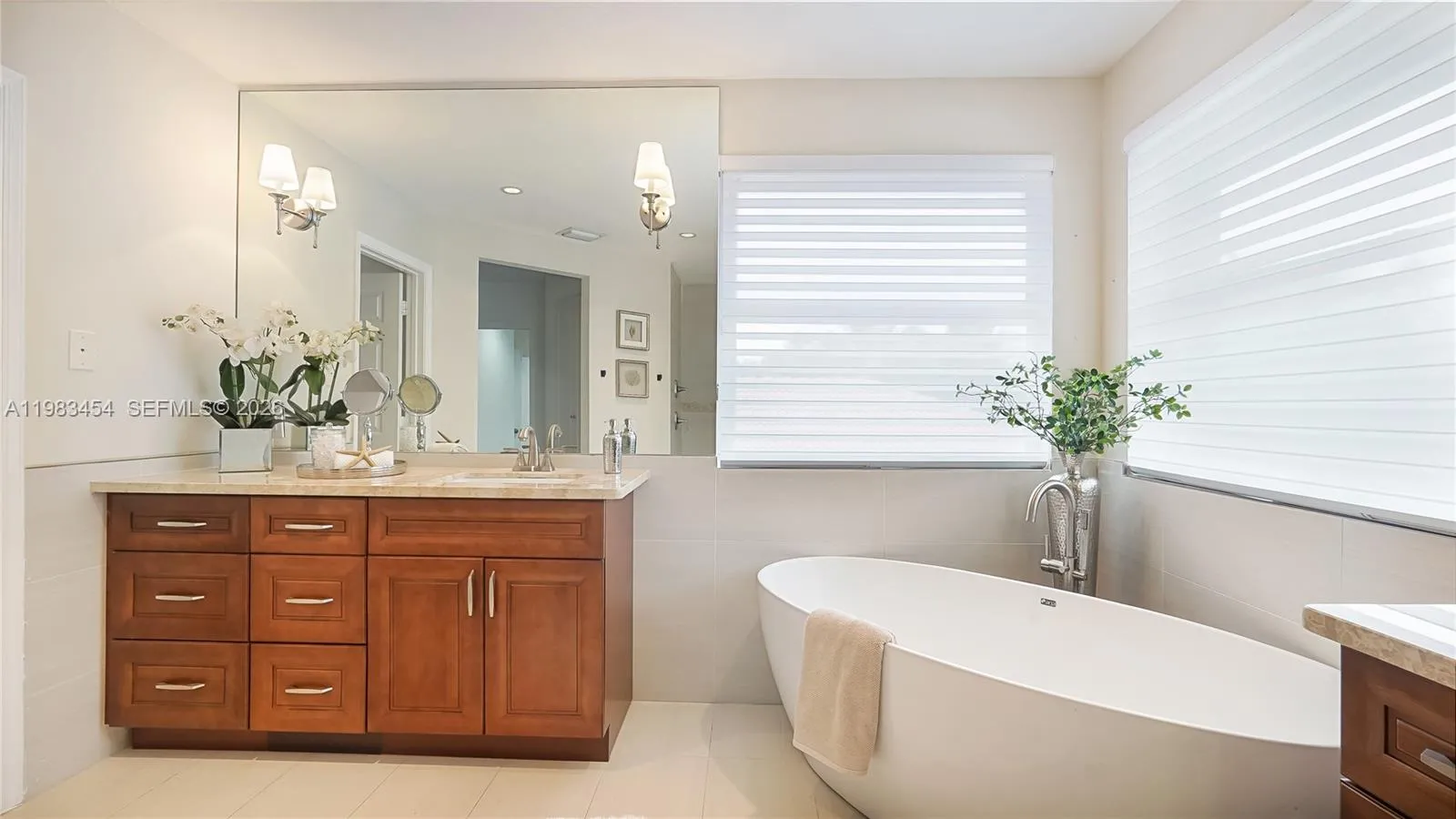 1646 Victoria Pointe Ln, Weston, Florida 33327, Weston, Florida 33327, 4 Bedrooms Bedrooms, ,4 BathroomsBathrooms,Residential,For Sale,1646 Victoria Pointe Ln, Weston, Florida 33327,A11983454