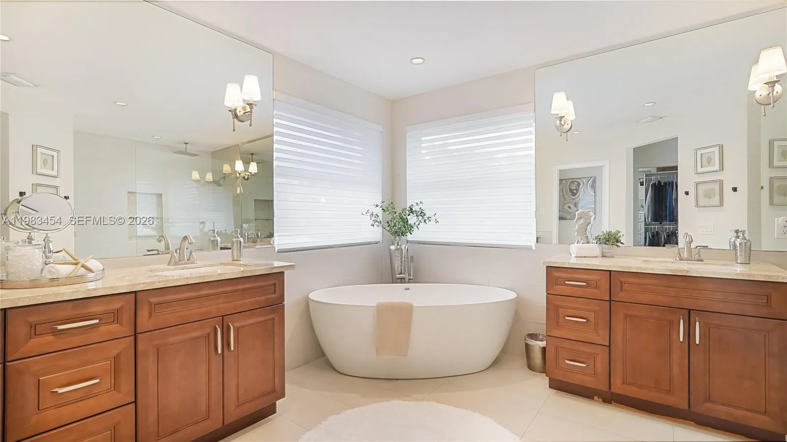 1646 Victoria Pointe Ln, Weston, Florida 33327, Weston, Florida 33327, 4 Bedrooms Bedrooms, ,4 BathroomsBathrooms,Residential,For Sale,1646 Victoria Pointe Ln, Weston, Florida 33327,A11983454