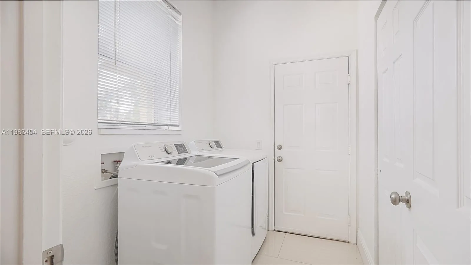 1646 Victoria Pointe Ln, Weston, Florida 33327, Weston, Florida 33327, 4 Bedrooms Bedrooms, ,4 BathroomsBathrooms,Residential,For Sale,1646 Victoria Pointe Ln, Weston, Florida 33327,A11983454