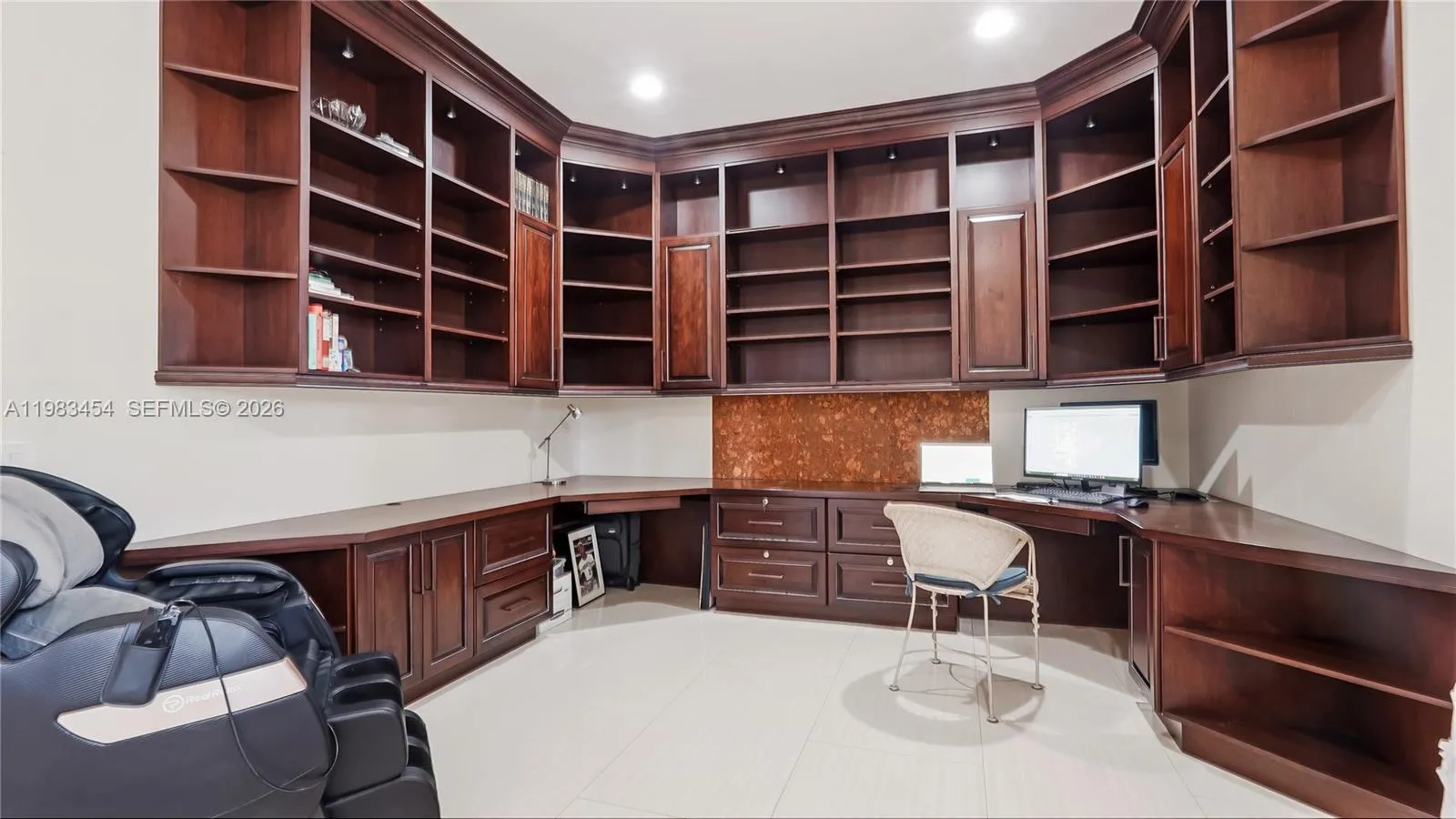 1646 Victoria Pointe Ln, Weston, Florida 33327, Weston, Florida 33327, 4 Bedrooms Bedrooms, ,4 BathroomsBathrooms,Residential,For Sale,1646 Victoria Pointe Ln, Weston, Florida 33327,A11983454