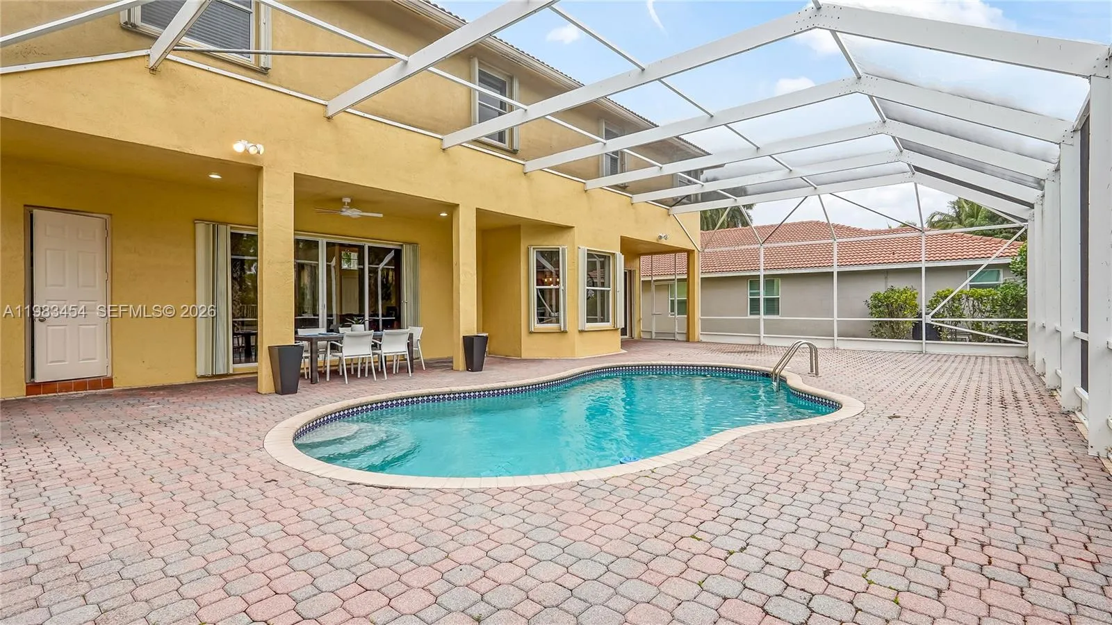 1646 Victoria Pointe Ln, Weston, Florida 33327, Weston, Florida 33327, 4 Bedrooms Bedrooms, ,4 BathroomsBathrooms,Residential,For Sale,1646 Victoria Pointe Ln, Weston, Florida 33327,A11983454