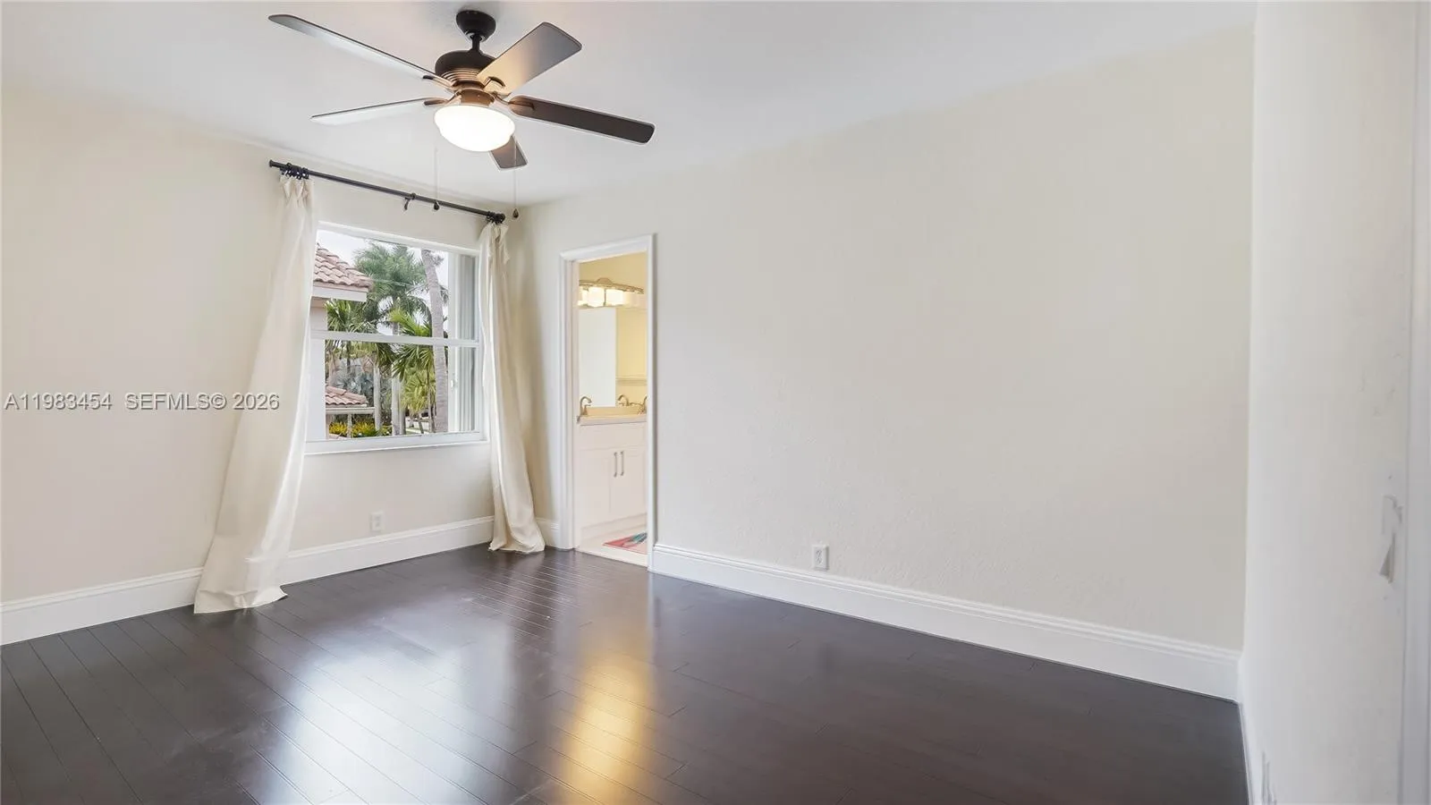 1646 Victoria Pointe Ln, Weston, Florida 33327, Weston, Florida 33327, 4 Bedrooms Bedrooms, ,4 BathroomsBathrooms,Residential,For Sale,1646 Victoria Pointe Ln, Weston, Florida 33327,A11983454