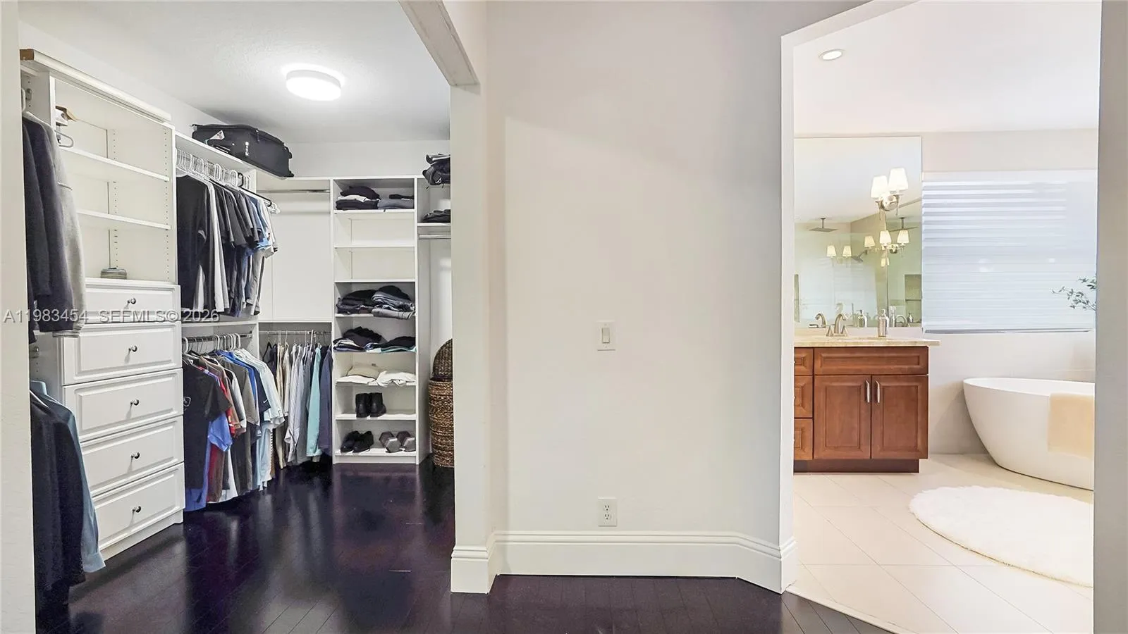 1646 Victoria Pointe Ln, Weston, Florida 33327, Weston, Florida 33327, 4 Bedrooms Bedrooms, ,4 BathroomsBathrooms,Residential,For Sale,1646 Victoria Pointe Ln, Weston, Florida 33327,A11983454