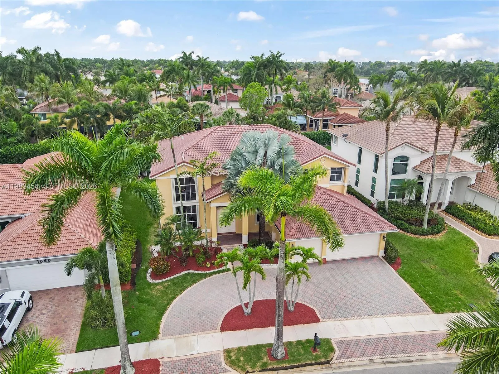 1646 Victoria Pointe Ln, Weston, Florida 33327, Weston, Florida 33327, 4 Bedrooms Bedrooms, ,4 BathroomsBathrooms,Residential,For Sale,1646 Victoria Pointe Ln, Weston, Florida 33327,A11983454