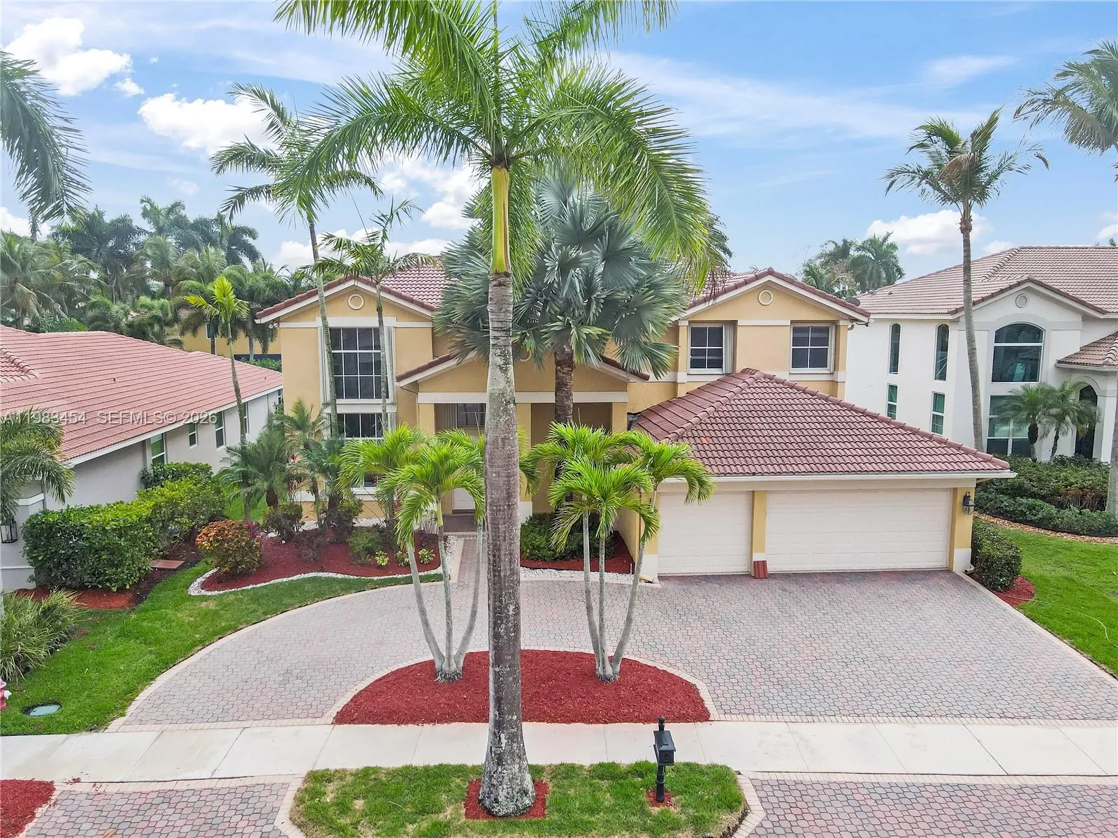 1646 Victoria Pointe Ln, Weston, Florida 33327, Weston, Florida 33327, 4 Bedrooms Bedrooms, ,4 BathroomsBathrooms,Residential,For Sale,1646 Victoria Pointe Ln, Weston, Florida 33327,A11983454