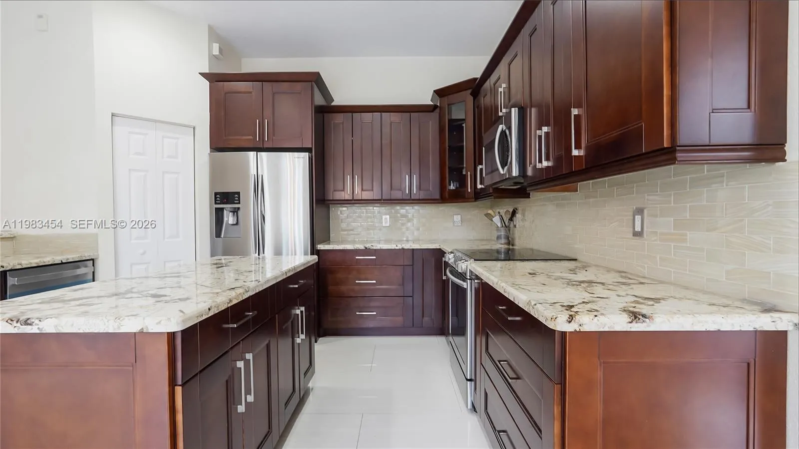 1646 Victoria Pointe Ln, Weston, Florida 33327, Weston, Florida 33327, 4 Bedrooms Bedrooms, ,4 BathroomsBathrooms,Residential,For Sale,1646 Victoria Pointe Ln, Weston, Florida 33327,A11983454