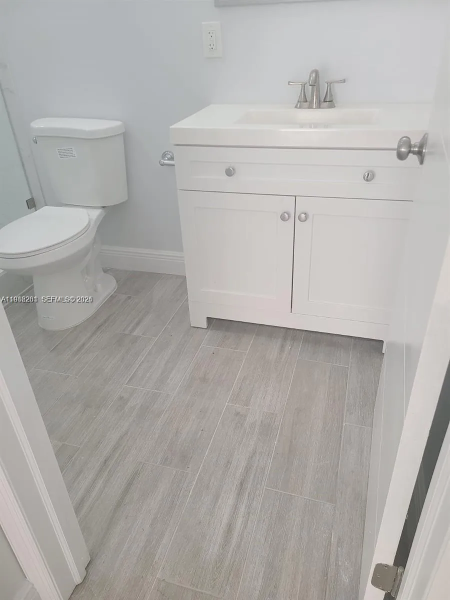 2008 Ne 4th Ave R, Wilton Manors, Florida 33305, Wilton Manors, Florida 33305, 2 Bedrooms Bedrooms, ,2 BathroomsBathrooms,Residential Lease,For Rent,2008 Ne 4th Ave R, Wilton Manors, Florida 33305,A11986201