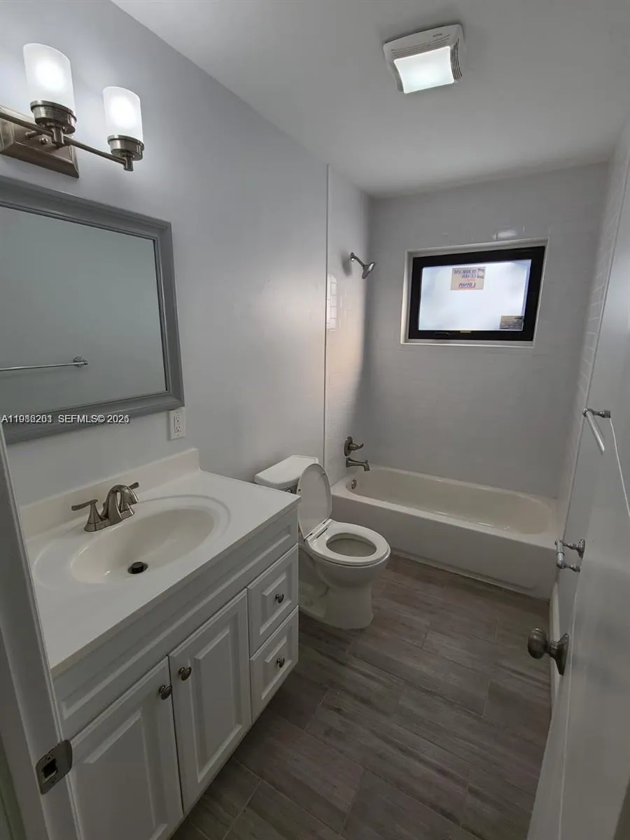 2008 Ne 4th Ave R, Wilton Manors, Florida 33305, Wilton Manors, Florida 33305, 2 Bedrooms Bedrooms, ,2 BathroomsBathrooms,Residential Lease,For Rent,2008 Ne 4th Ave R, Wilton Manors, Florida 33305,A11986201