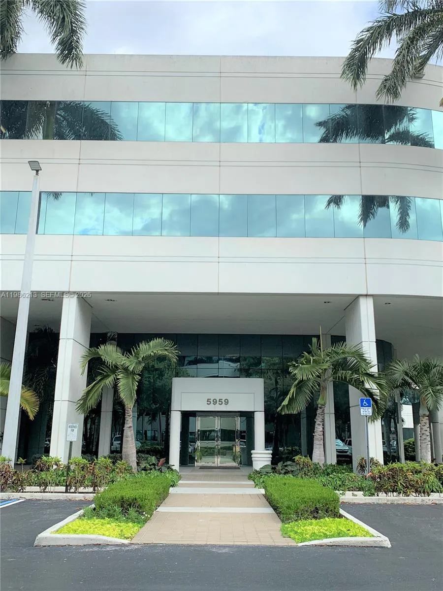 5959 Waterford District Dr 100, Miami, Florida 331, Miami, Florida 33126, ,Commercial Lease,For Rent,5959 Waterford District Dr 100, Miami, Florida 331,A11986213