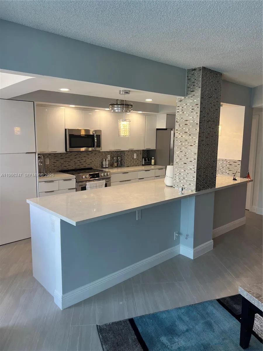 Hallandale Beach, Florida 33009, Hallandale Beach, Florida 33009, 2 Bedrooms Bedrooms, ,2 BathroomsBathrooms,Residential,For Sale, Hallandale Beach, Florida 33009,A11986247
