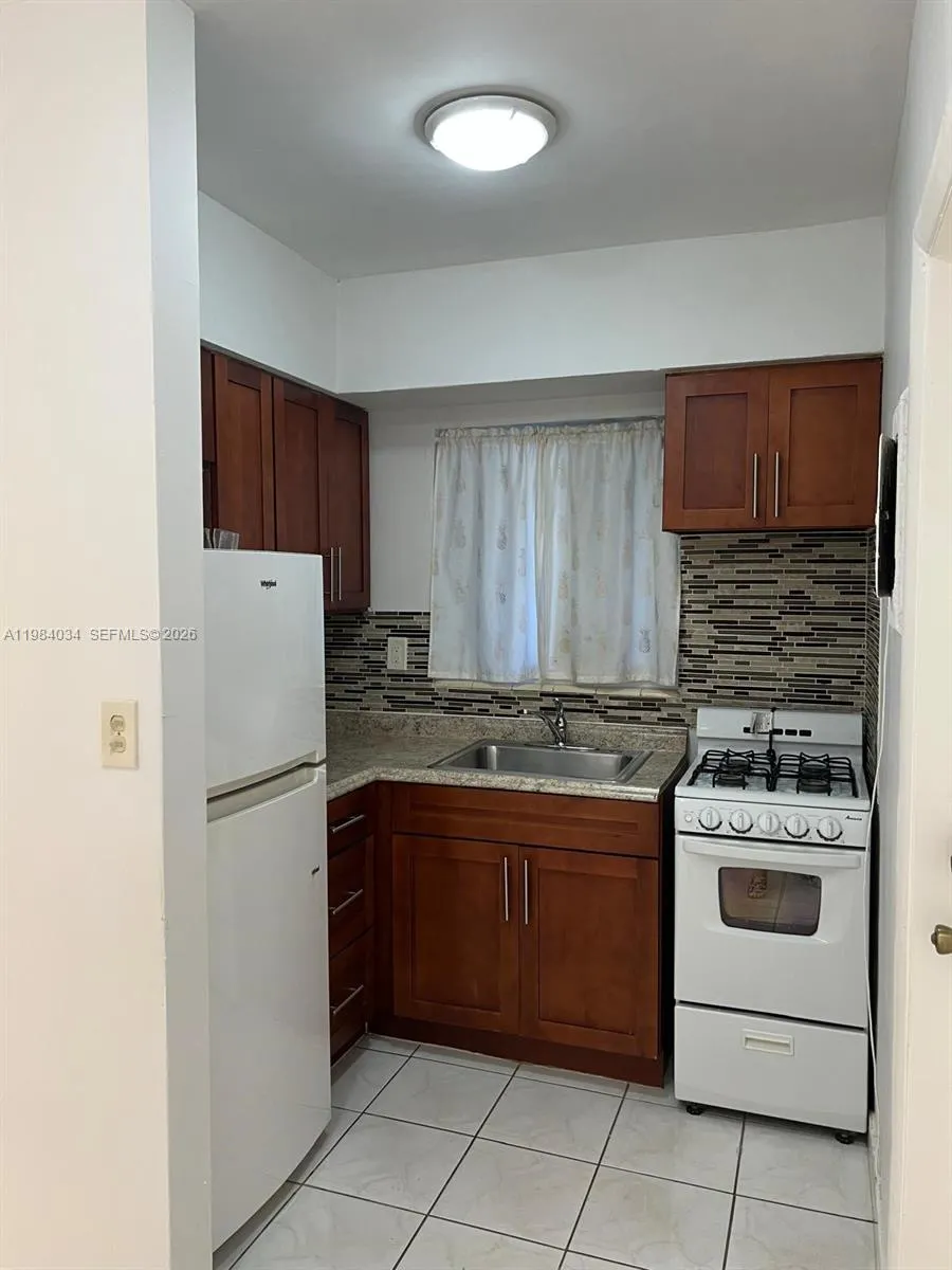 2300 Sw 3rd Ave 4, Miami, Florida 33129, Miami, Florida 33129, 1 Bedroom Bedrooms, ,1 BathroomBathrooms,Residential Lease,For Rent,2300 Sw 3rd Ave 4, Miami, Florida 33129,A11984034