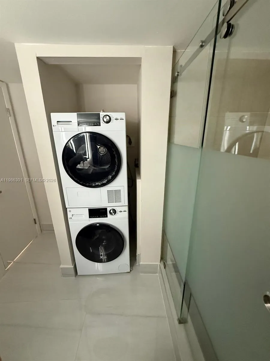 436 Lakeview Dr 205, Weston, Florida 33326, Weston, Florida 33326, 2 Bedrooms Bedrooms, ,2 BathroomsBathrooms,Residential Lease,For Rent,436 Lakeview Dr 205, Weston, Florida 33326,A11986301