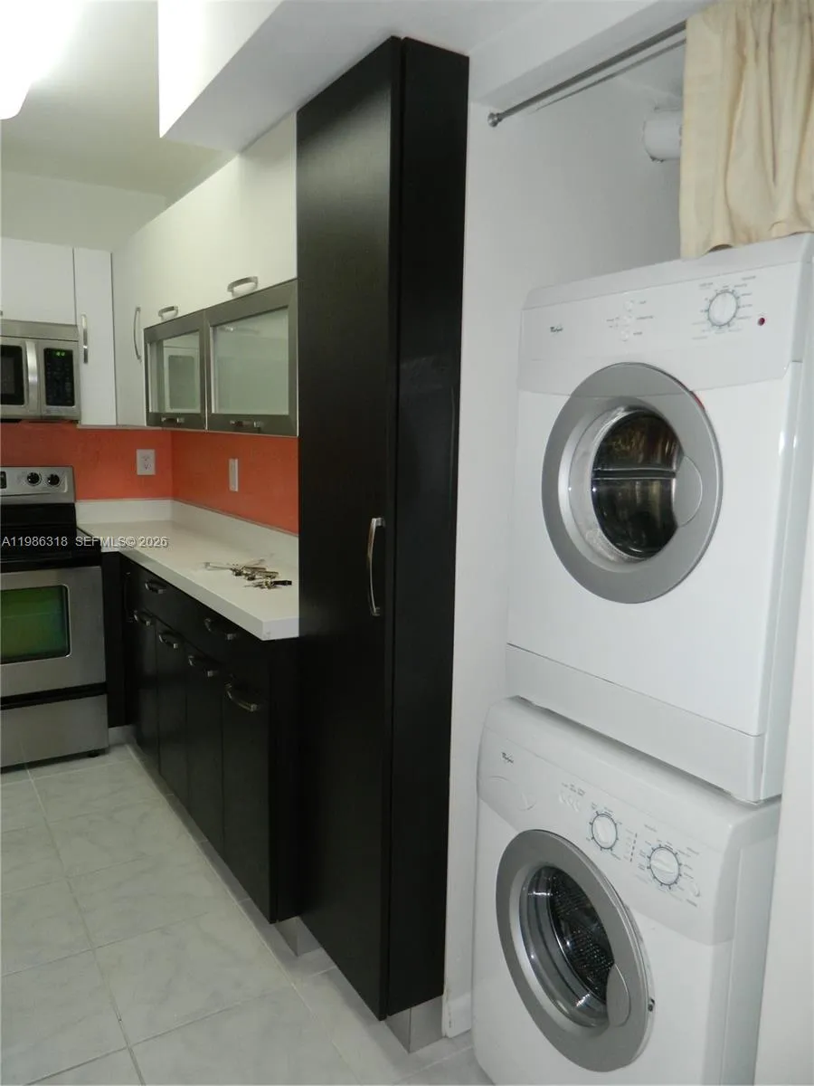 8261 Nw 8th St 131, Miami, Florida 33126, Miami, Florida 33126, 1 Bedroom Bedrooms, ,1 BathroomBathrooms,Residential Lease,For Rent,8261 Nw 8th St 131, Miami, Florida 33126,A11986318