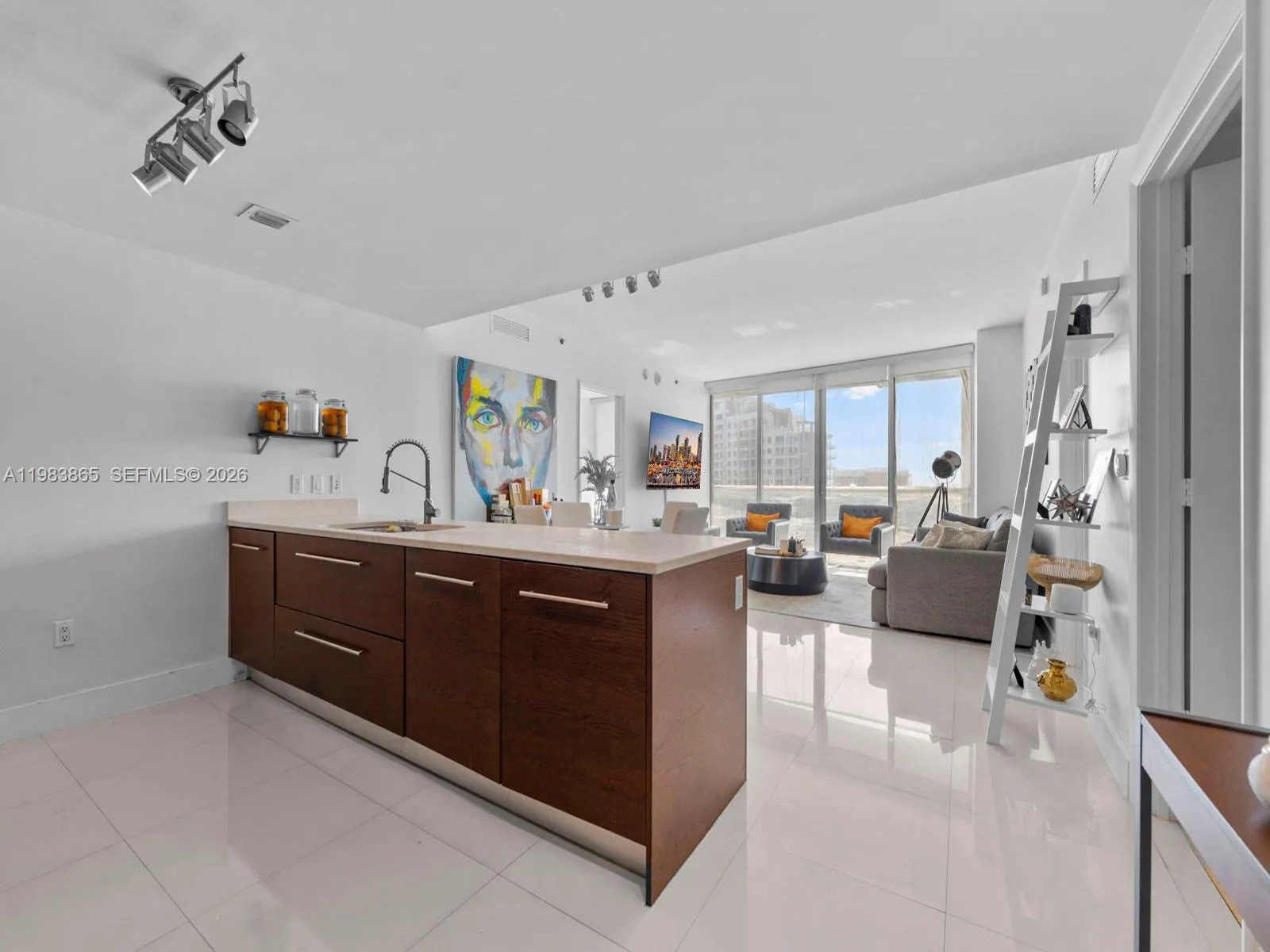 Miami, Florida 33131, 2 Bedrooms Bedrooms, ,2 BathroomsBathrooms,Residential,For Sale,A11983865