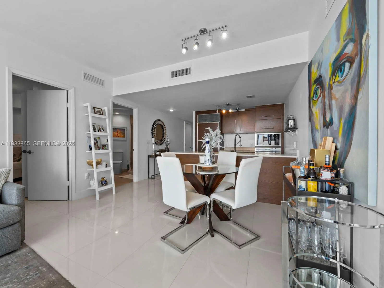 Miami, Florida 33131, 2 Bedrooms Bedrooms, ,2 BathroomsBathrooms,Residential,For Sale,A11983865