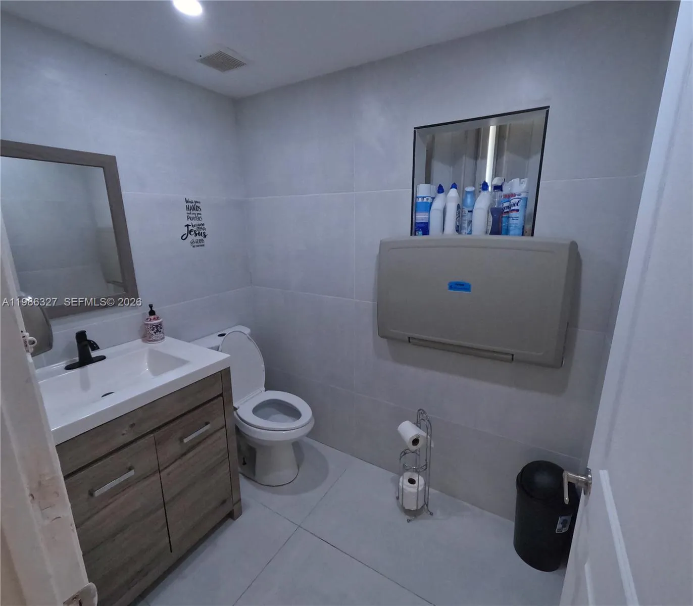 15947 Ne 19th Pl, North Miami Beach, Florida 33162, North Miami Beach, Florida 33162, ,Commercial Lease,For Rent,15947 Ne 19th Pl, North Miami Beach, Florida 33162,A11986327