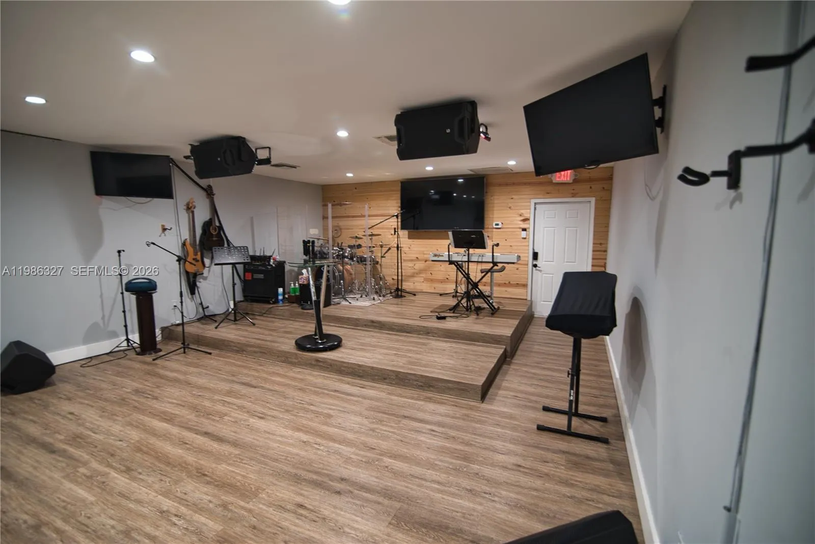 15947 Ne 19th Pl, North Miami Beach, Florida 33162, North Miami Beach, Florida 33162, ,Commercial Lease,For Rent,15947 Ne 19th Pl, North Miami Beach, Florida 33162,A11986327