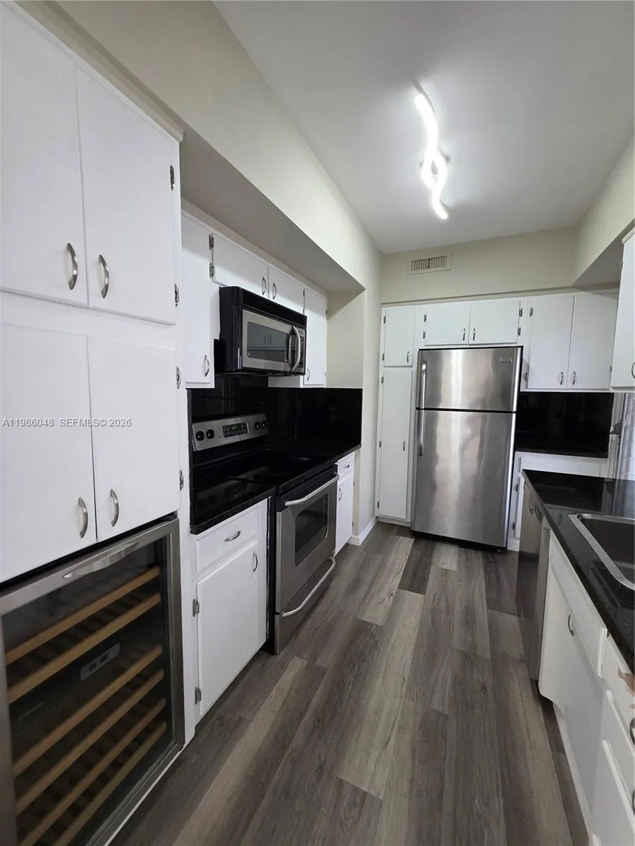 9101 E Bay Harbor Dr 404, Bay Harbor Islands, Flor, Bay Harbor Islands, Florida 33154, 2 Bedrooms Bedrooms, ,2 BathroomsBathrooms,Residential Lease,For Rent,9101 E Bay Harbor Dr 404, Bay Harbor Islands, Flor,A11986048