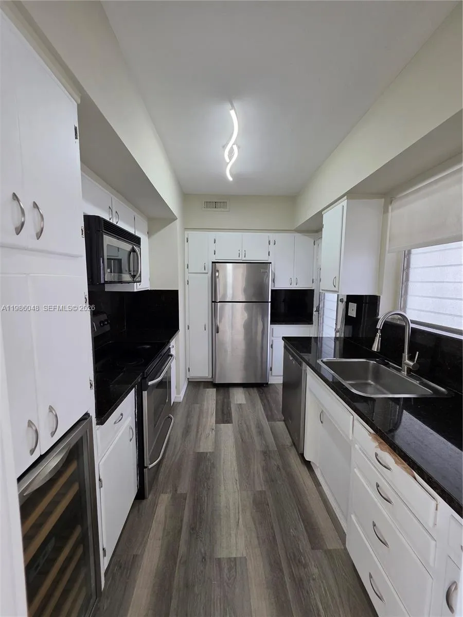 9101 E Bay Harbor Dr 404, Bay Harbor Islands, Flor, Bay Harbor Islands, Florida 33154, 2 Bedrooms Bedrooms, ,2 BathroomsBathrooms,Residential Lease,For Rent,9101 E Bay Harbor Dr 404, Bay Harbor Islands, Flor,A11986048