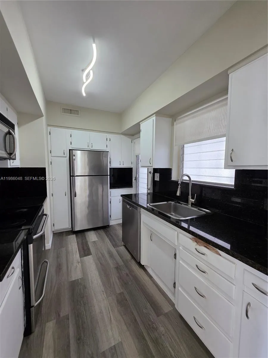 9101 E Bay Harbor Dr 404, Bay Harbor Islands, Flor, Bay Harbor Islands, Florida 33154, 2 Bedrooms Bedrooms, ,2 BathroomsBathrooms,Residential Lease,For Rent,9101 E Bay Harbor Dr 404, Bay Harbor Islands, Flor,A11986048