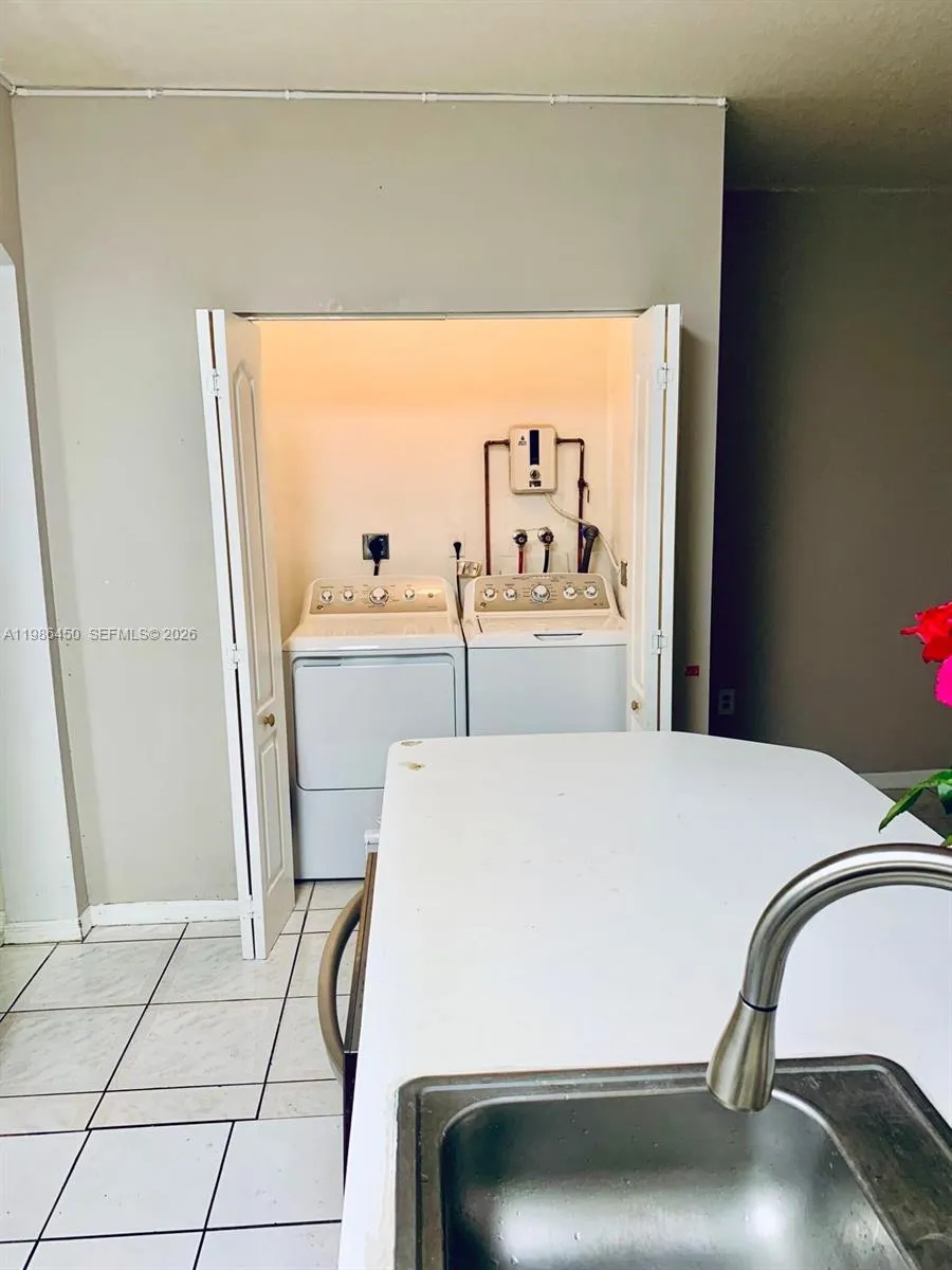 8346 Nw 10th St 1f, Miami, Florida 33126, Miami, Florida 33126, 3 Bedrooms Bedrooms, ,2 BathroomsBathrooms,Residential,For Sale,8346 Nw 10th St 1f, Miami, Florida 33126,A11986450