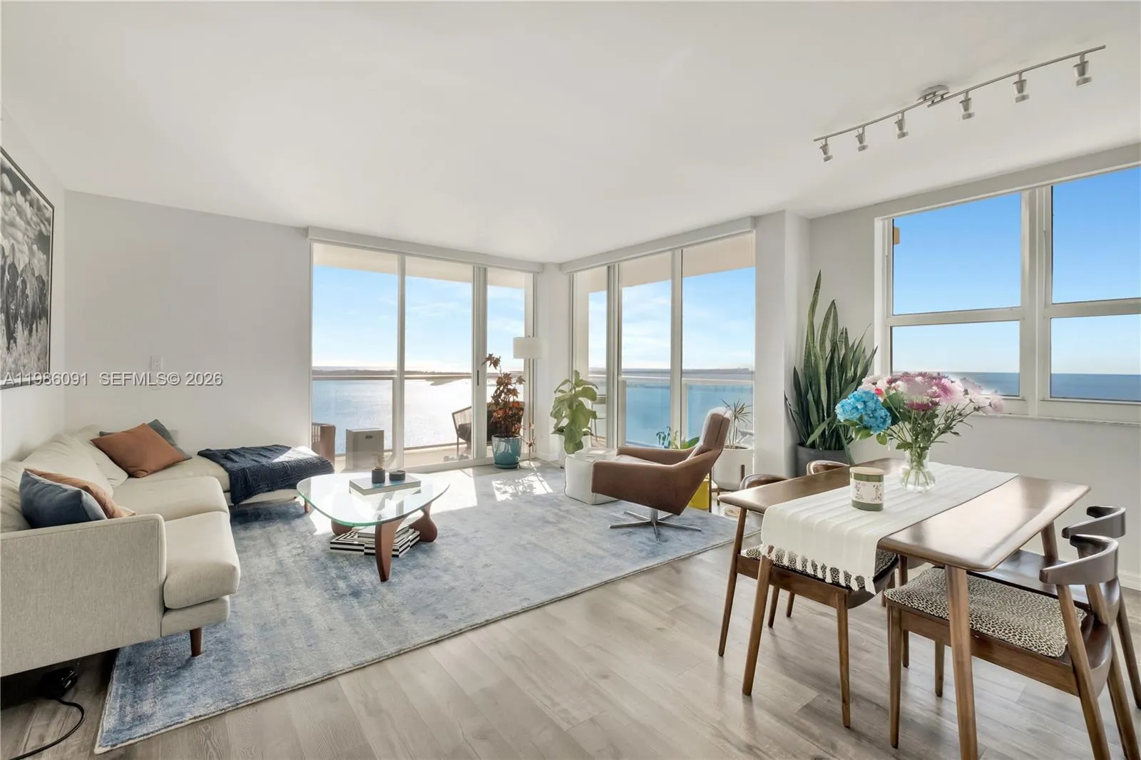 1155 Brickell Bay Dr 3011, Miami, Florida 33131, Miami, Florida 33131, 2 Bedrooms Bedrooms, ,2 BathroomsBathrooms,Residential Lease,For Rent,1155 Brickell Bay Dr 3011, Miami, Florida 33131,A11986091