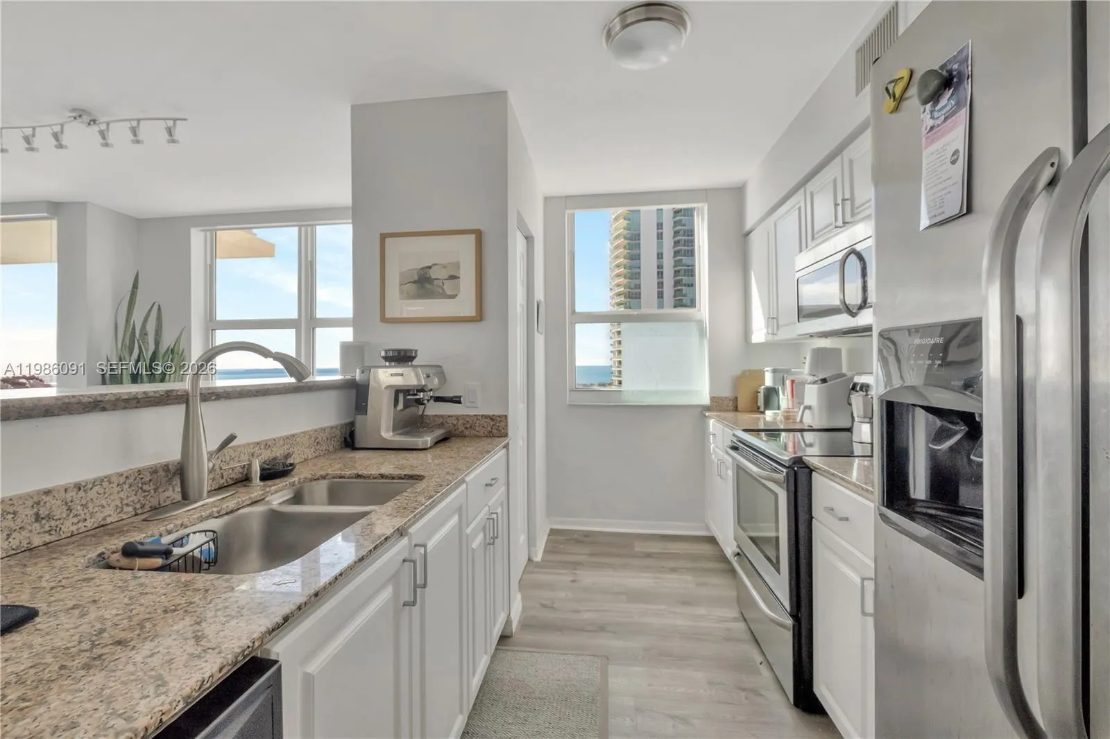 1155 Brickell Bay Dr 3011, Miami, Florida 33131, Miami, Florida 33131, 2 Bedrooms Bedrooms, ,2 BathroomsBathrooms,Residential Lease,For Rent,1155 Brickell Bay Dr 3011, Miami, Florida 33131,A11986091