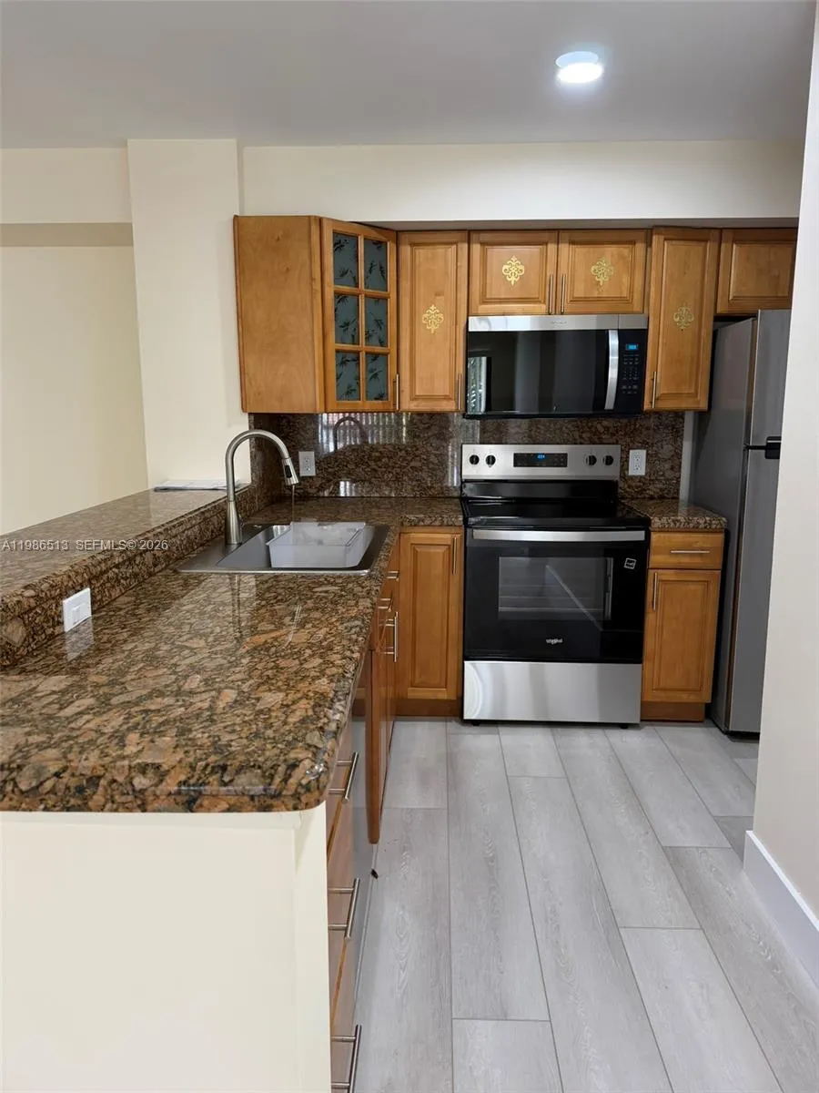 560 S Park Rd 36-7, Hollywood, Florida 33021, Hollywood, Florida 33021, 2 Bedrooms Bedrooms, ,2 BathroomsBathrooms,Residential Lease,For Rent,560 S Park Rd 36-7, Hollywood, Florida 33021,A11986513