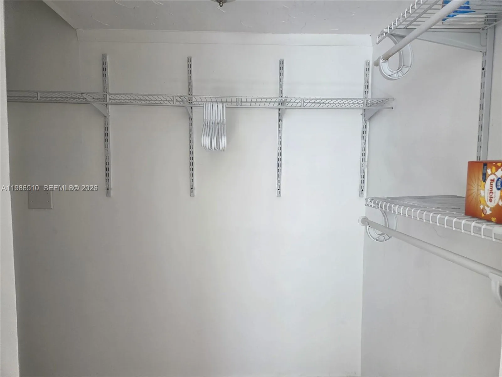 1700 Ne 191st St 100, Miami, Florida 33179, Miami, Florida 33179, 1 Bedroom Bedrooms, ,1 BathroomBathrooms,Residential Lease,For Rent,1700 Ne 191st St 100, Miami, Florida 33179,A11986510