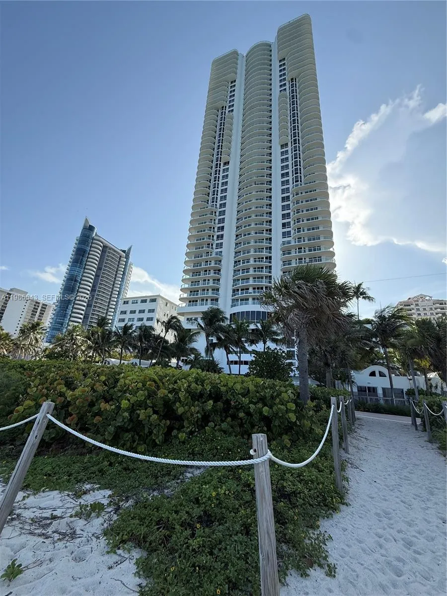 6365 Collins Ave 904, Miami Beach, Florida 33141, Miami Beach, Florida 33141, 1 Bedroom Bedrooms, ,1 BathroomBathrooms,Residential,For Sale,6365 Collins Ave 904, Miami Beach, Florida 33141,A11986543