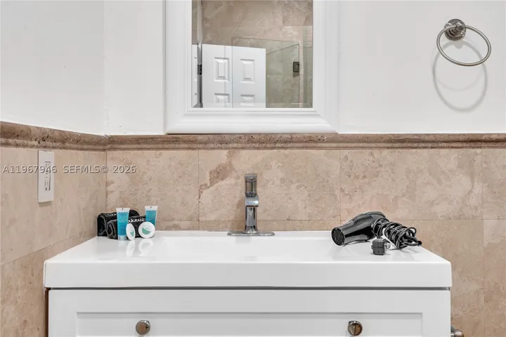 10004 E Bay Harbor Dr 8, Bay Harbor Islands, Florida 33154