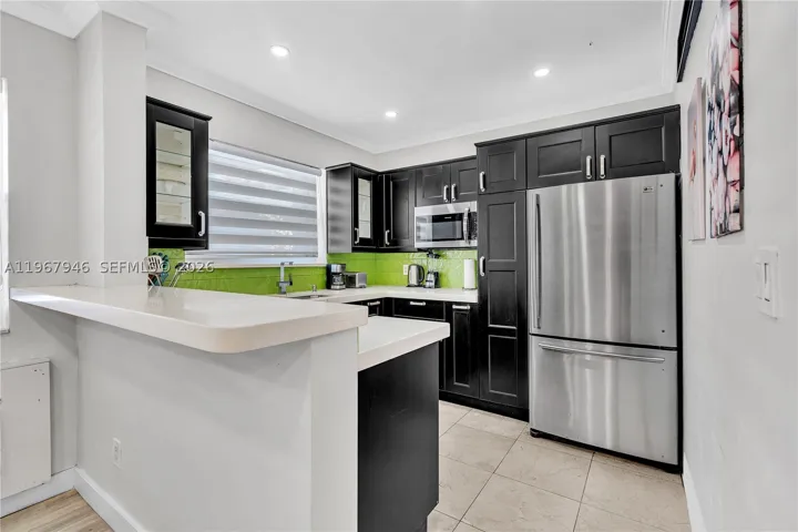 10004 E Bay Harbor Dr 8, Bay Harbor Islands, Florida 33154